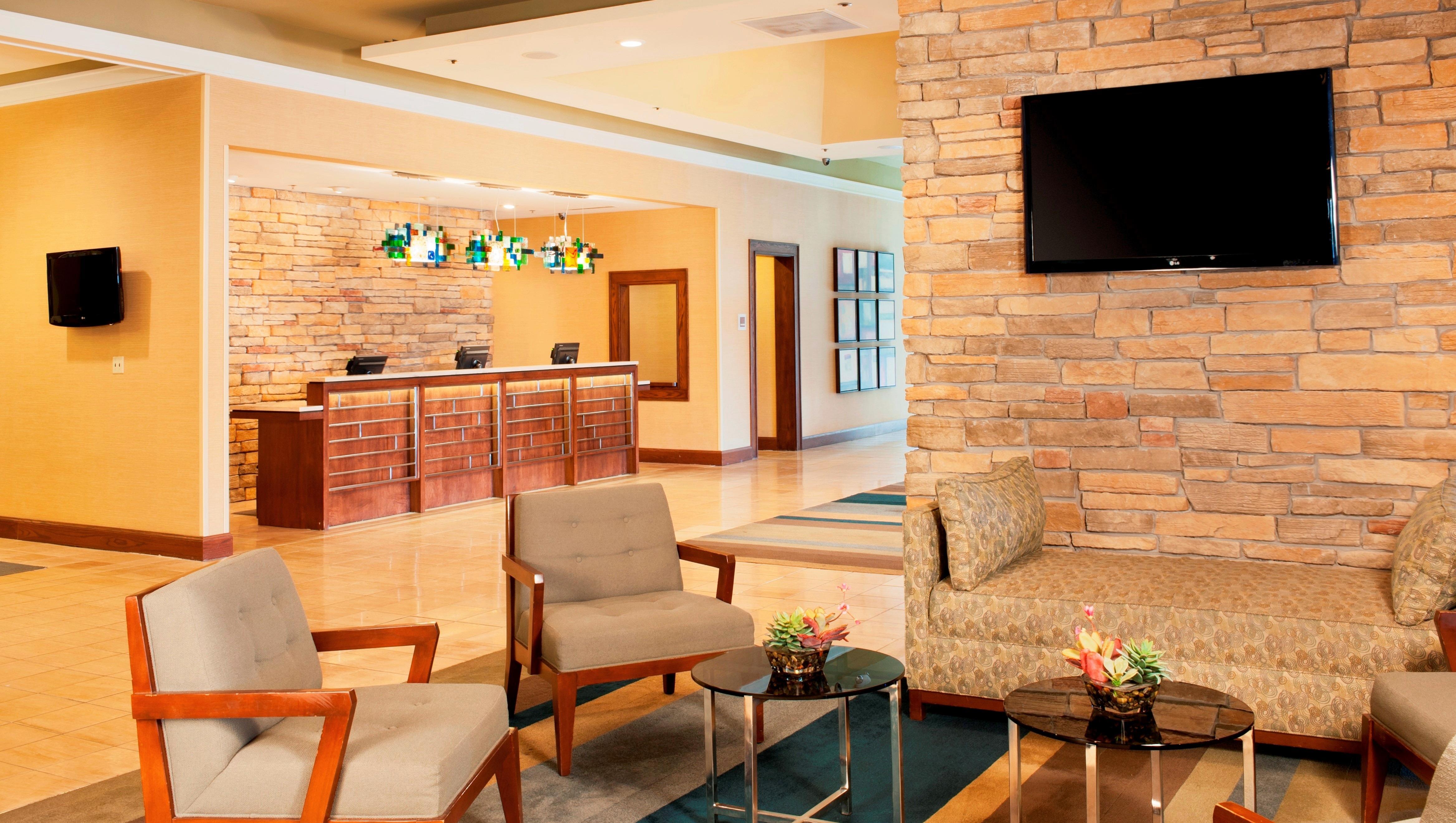 Reception | DoubleTree by Hilton Collinsville - St. Louis