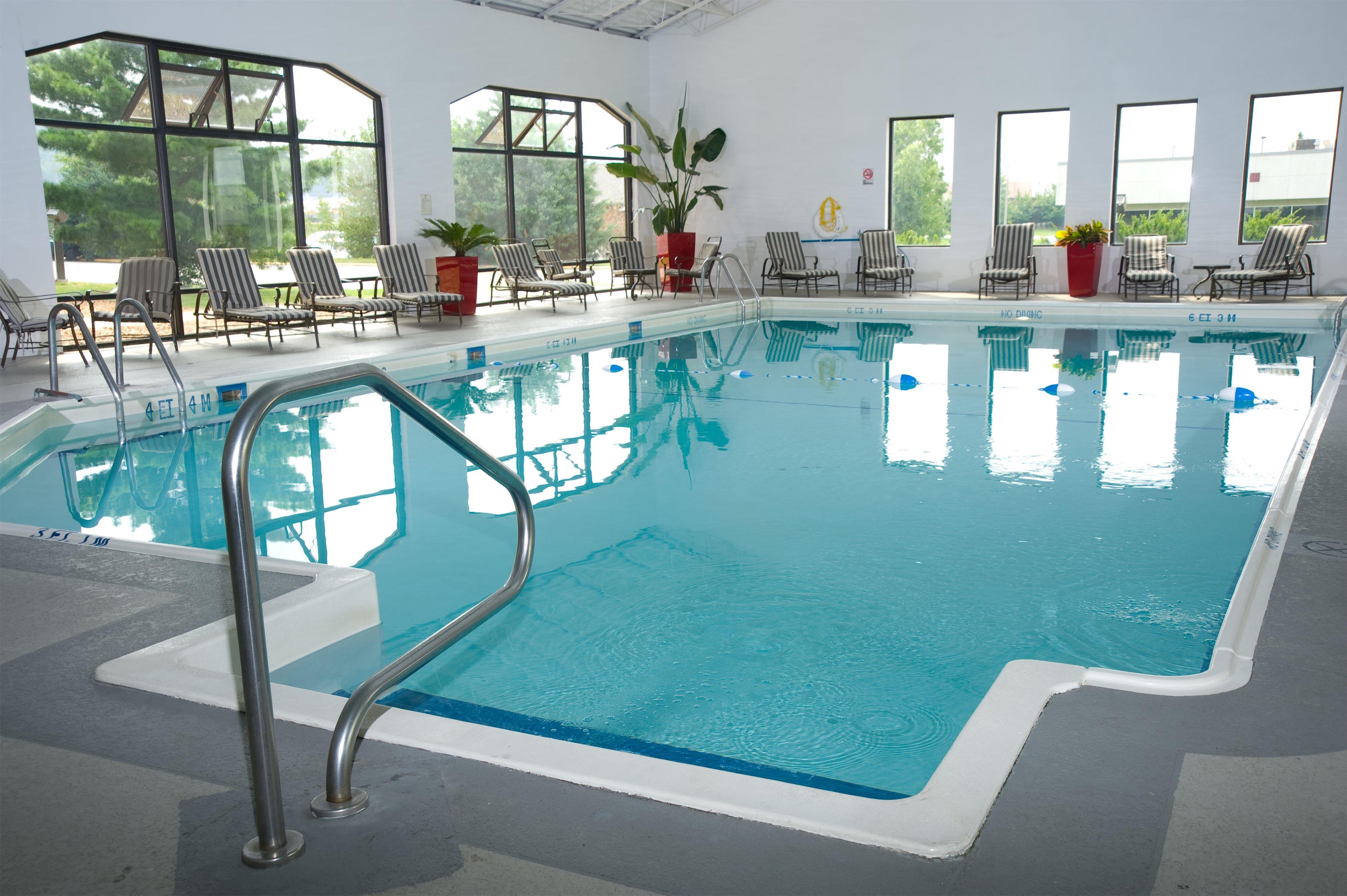 Pool | DoubleTree by Hilton Collinsville - St. Louis