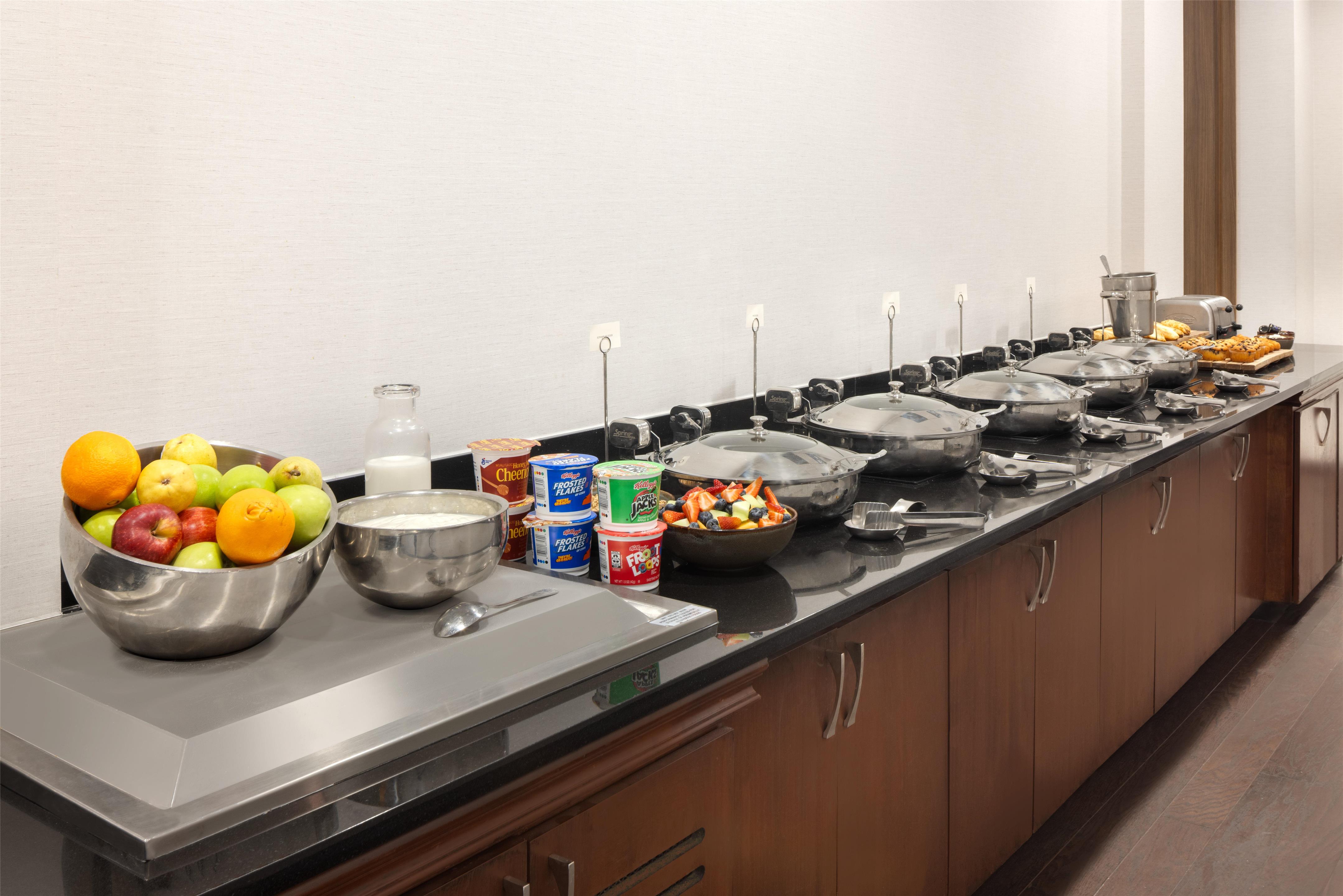 Breakfast Area | The Pennywell St.Louis Downtown, a Hilton Hotel