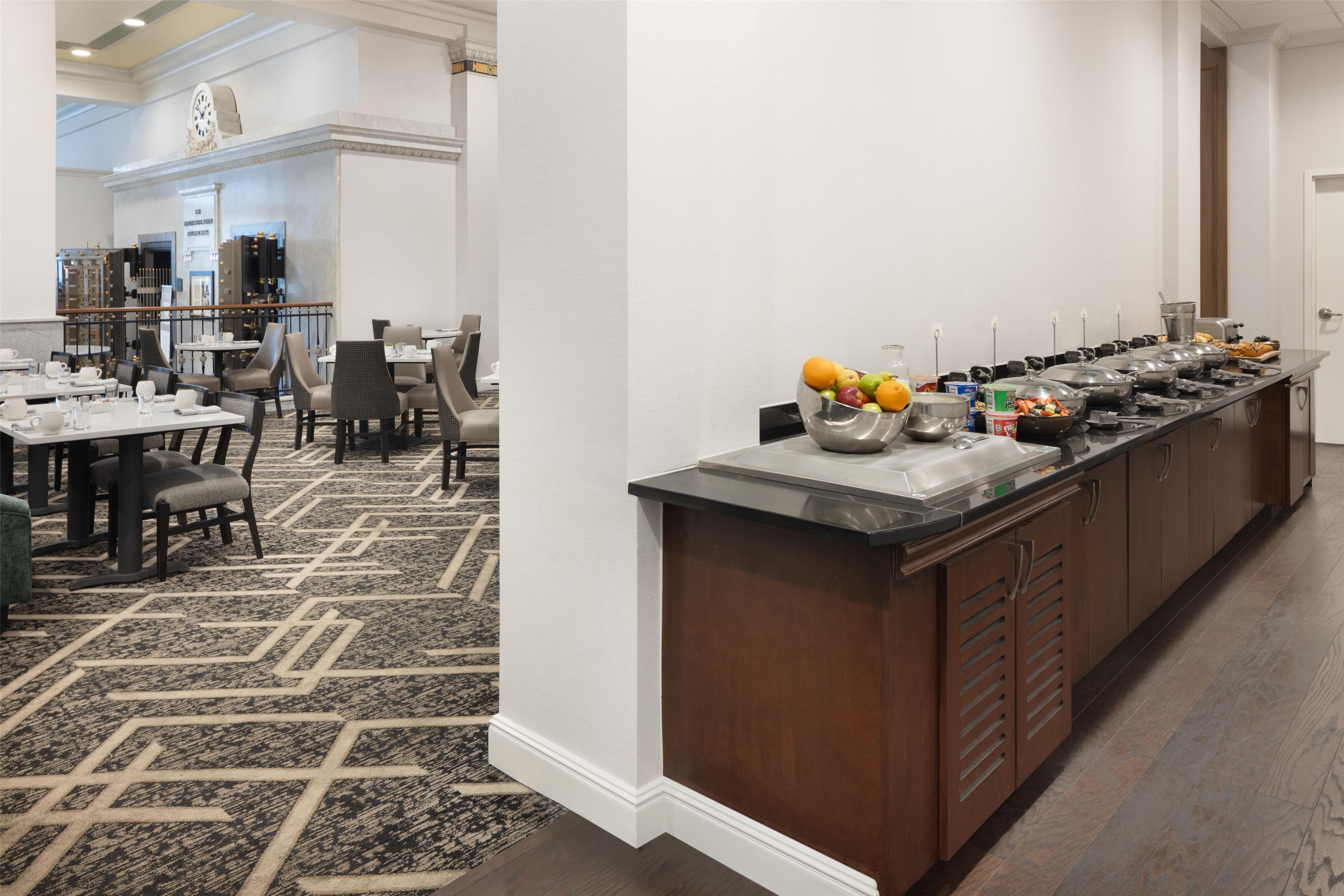 Breakfast Area | The Pennywell St.Louis Downtown, a Hilton Hotel