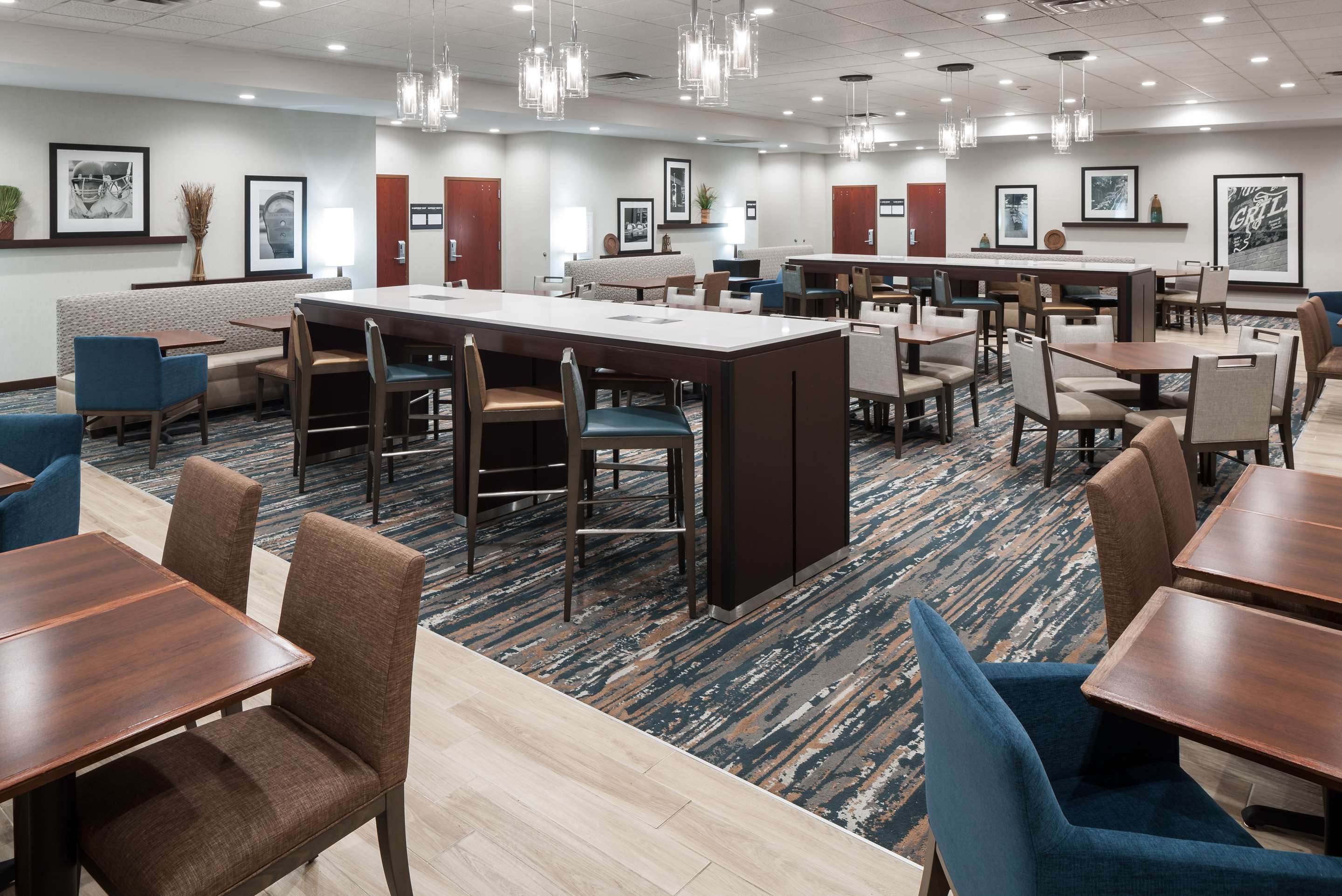 Breakfast Area | Hampton Inn St. Louis-Downtown (At the Gateway Arch)