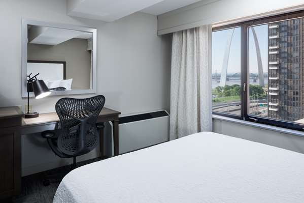  - Hampton Inn Downtown at the Arch St Louis - I-44, Exits 292 & 292B