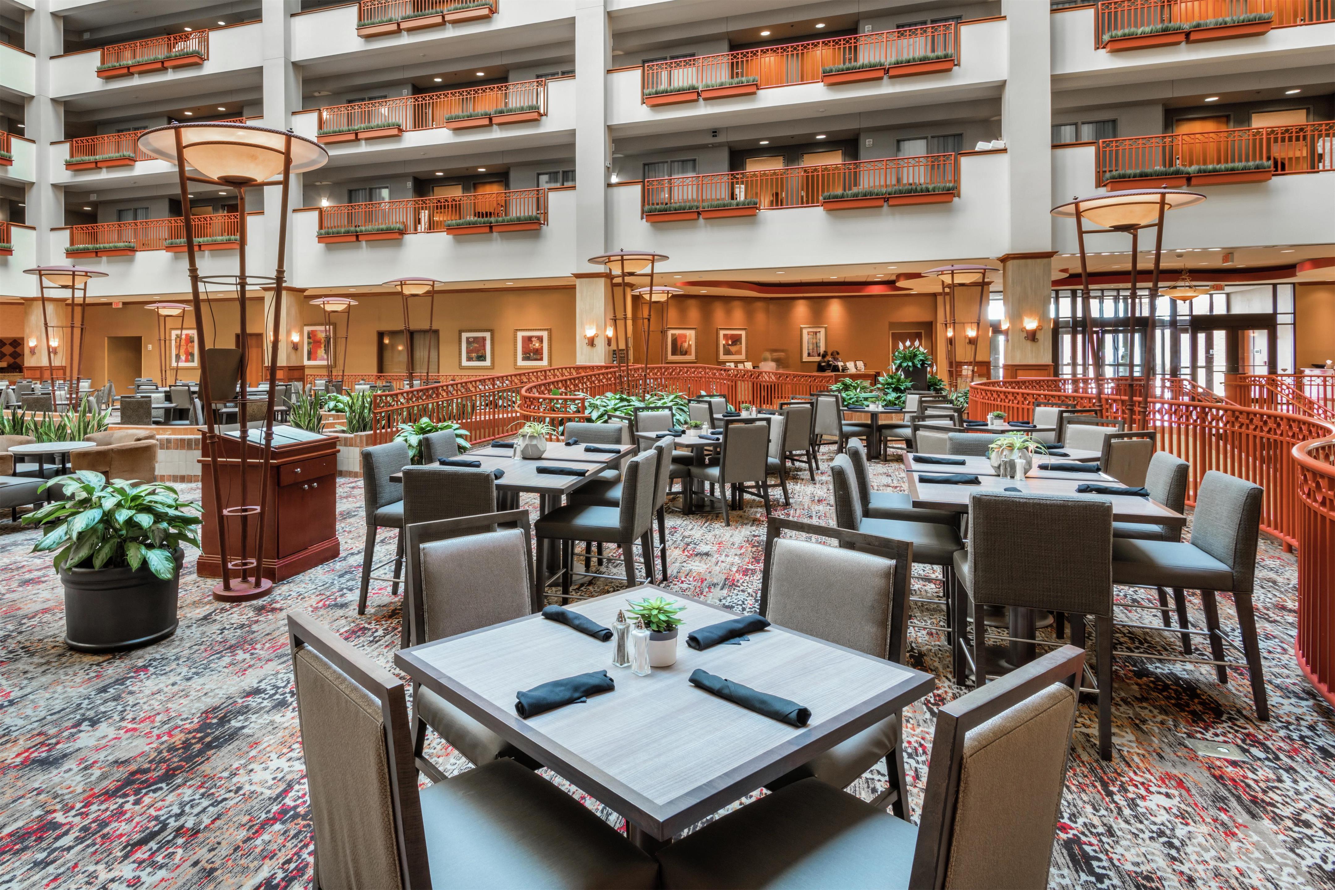 Lobby | Embassy Suites by Hilton St. Louis St. Charles