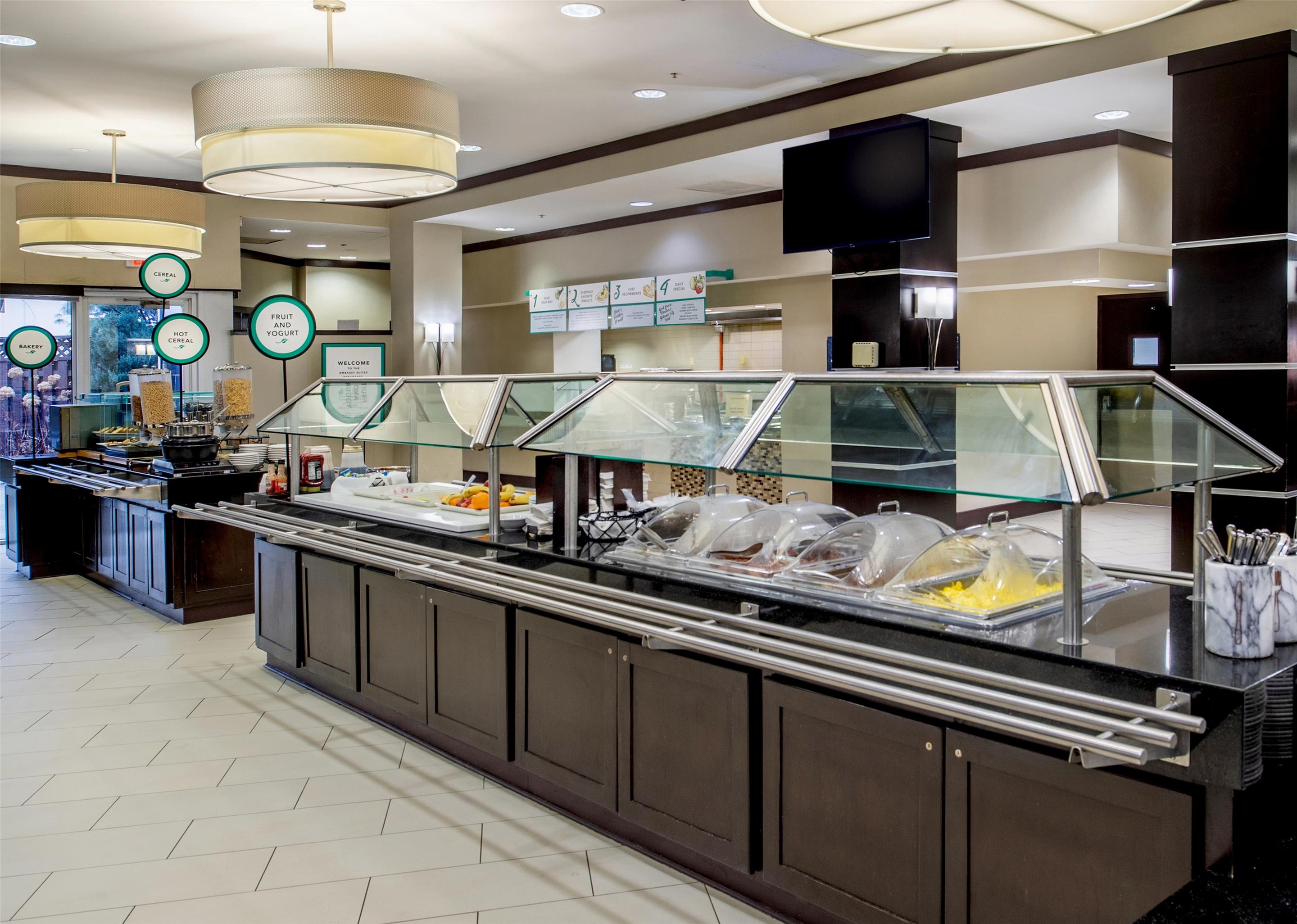 Restaurant | Embassy Suites by Hilton St. Louis Airport