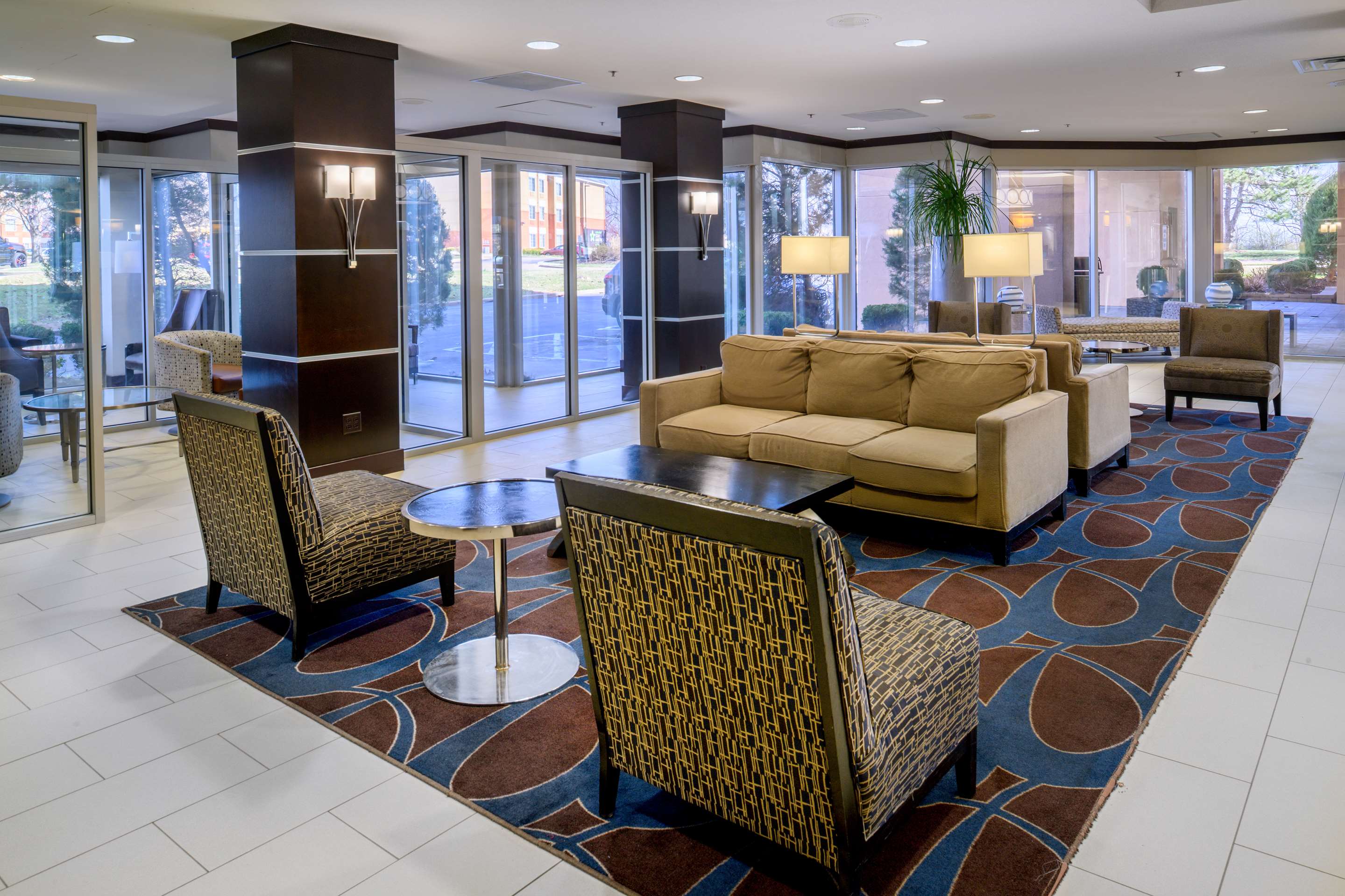 Lobby | Embassy Suites by Hilton St. Louis Airport