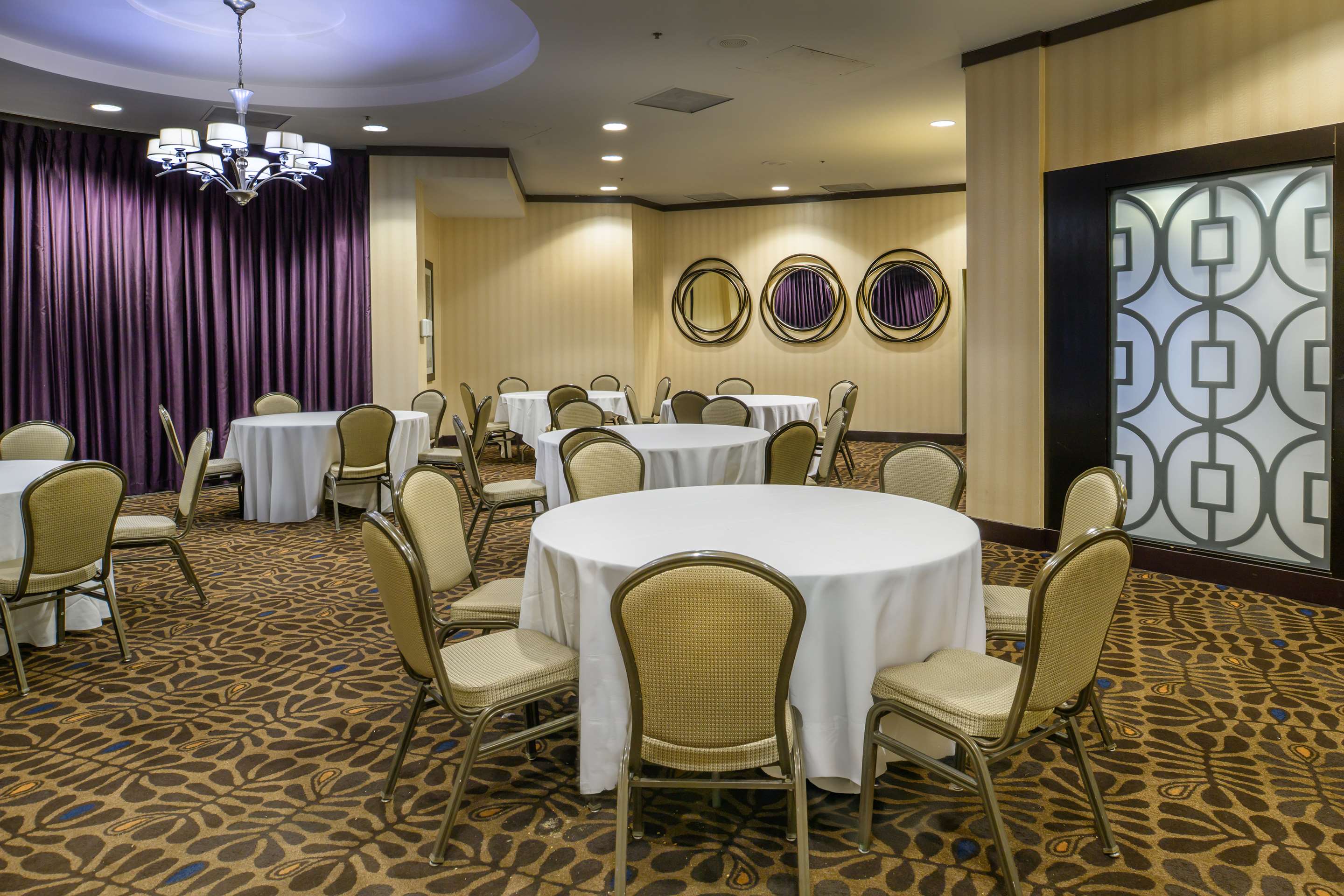 Meeting Room | Embassy Suites by Hilton St. Louis Airport