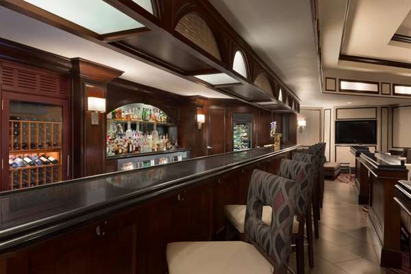 Bar - Hilton Hotel Frontenac - I-64, Exit 28A
