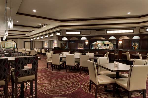 Bar - Hilton Hotel Frontenac - I-64, Exit 28A