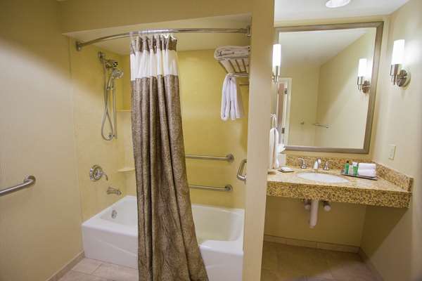  - Hilton Hotel Frontenac - I-64, Exit 28A