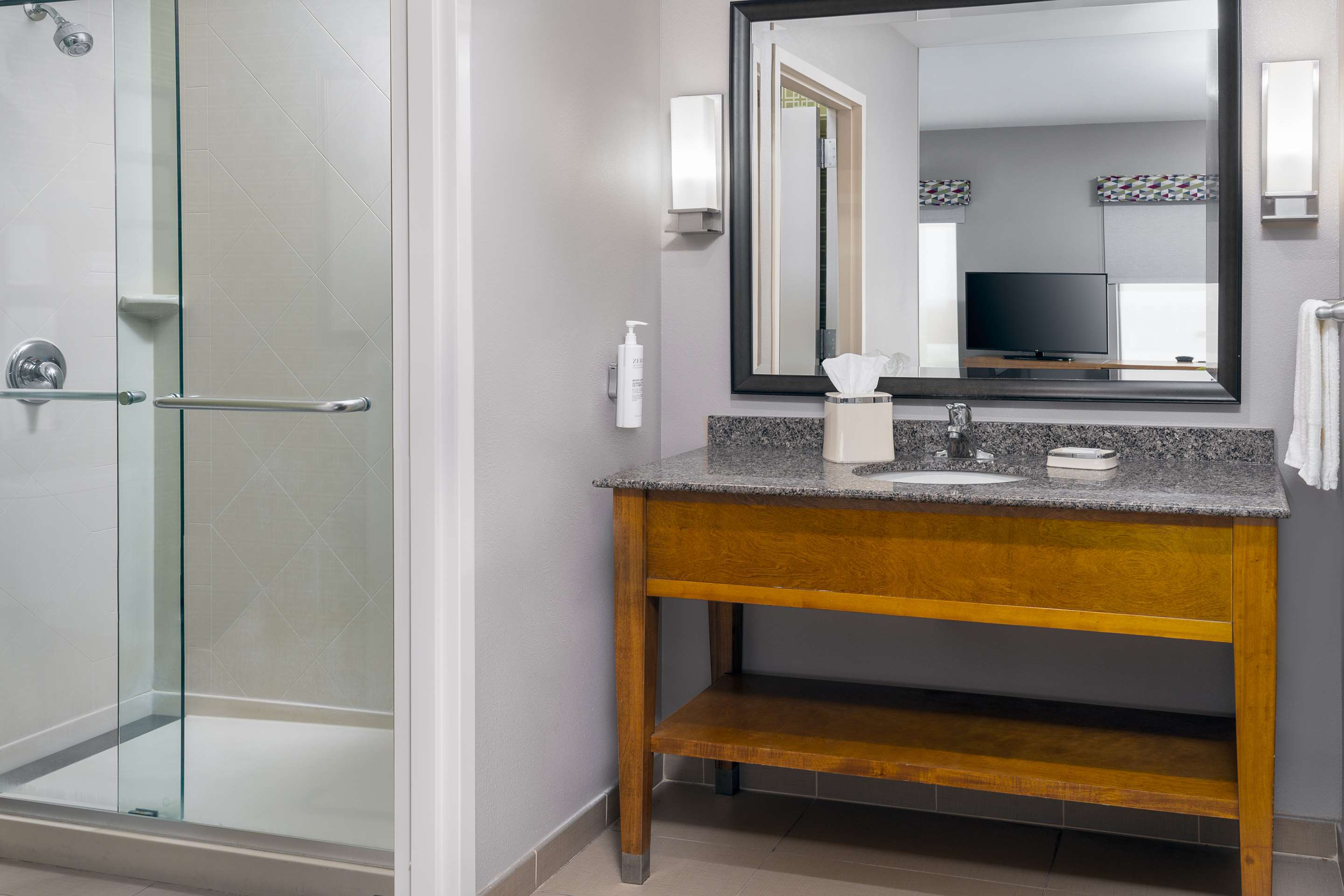 Guest room bath
