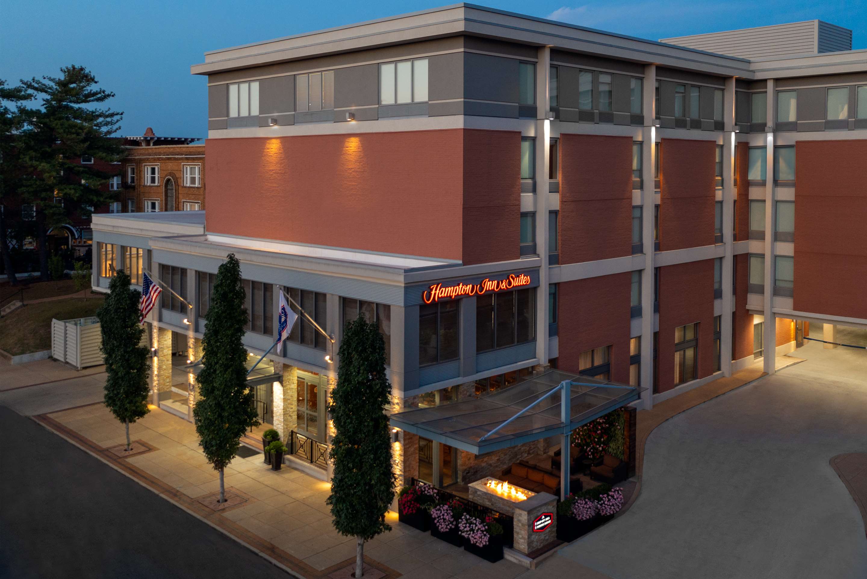 Exterior | Hampton Inn & Suites Clayton/St. Louis-Galleria Area