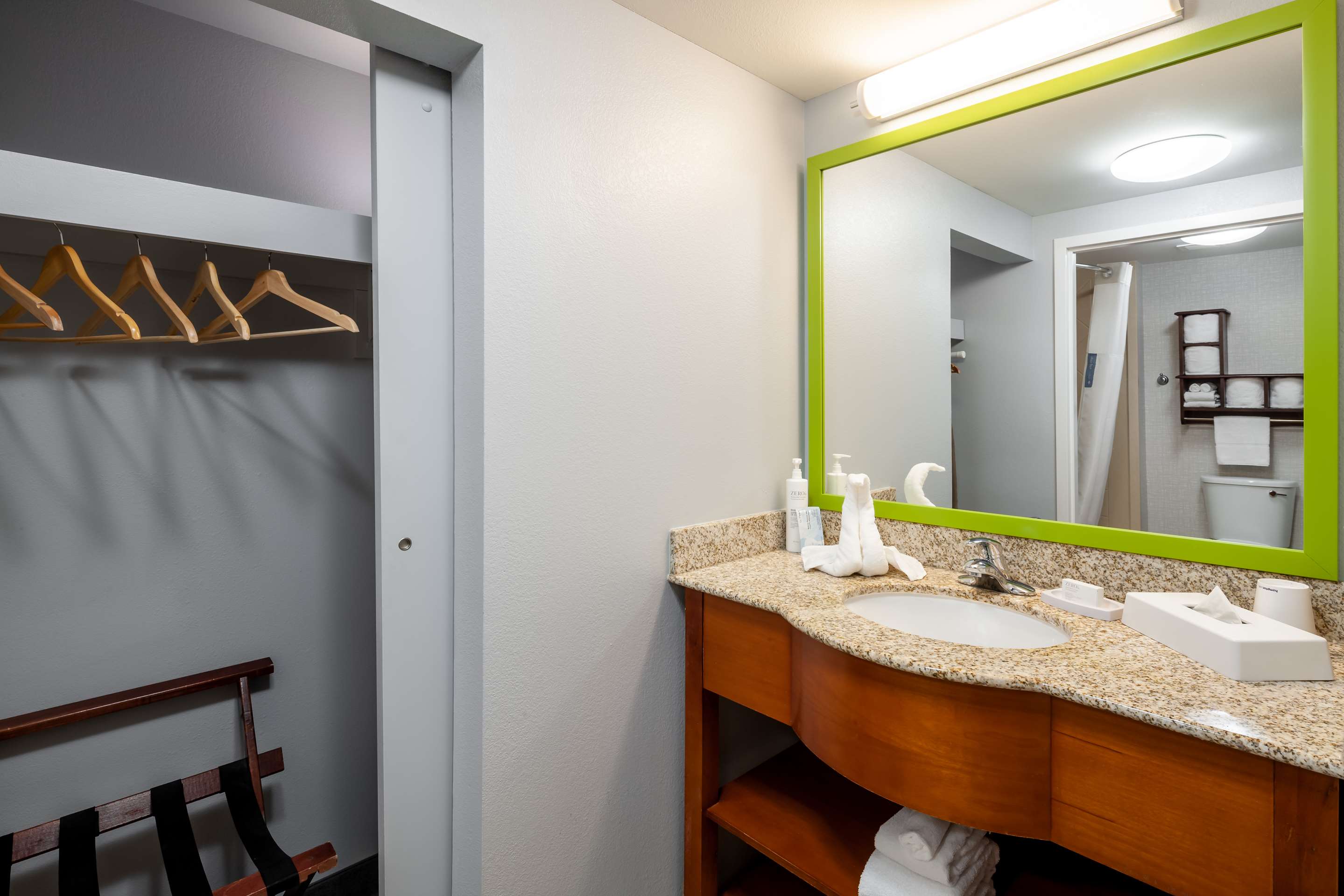 Guest room bath