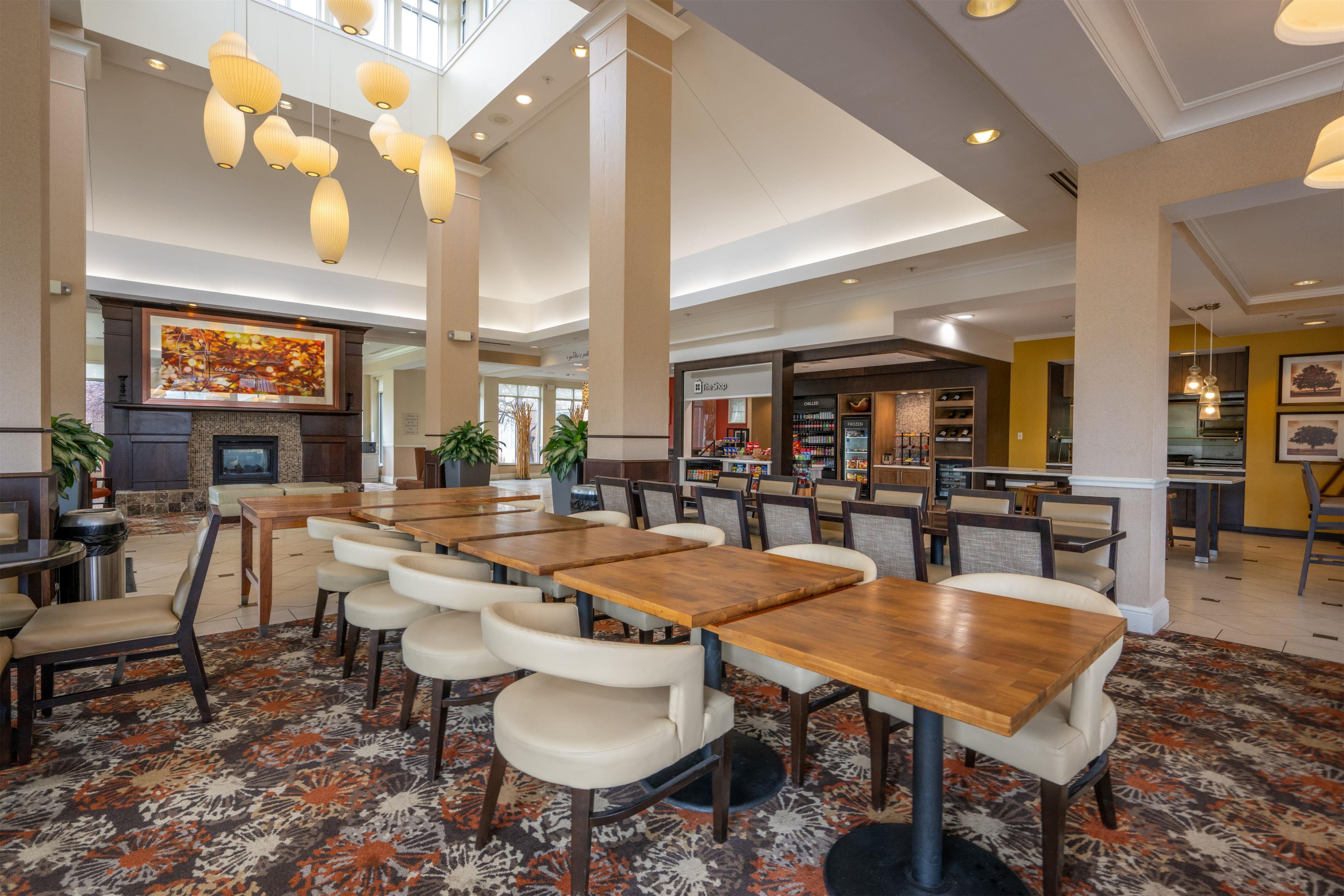 Restaurant | Hilton Garden Inn St. Louis Airport