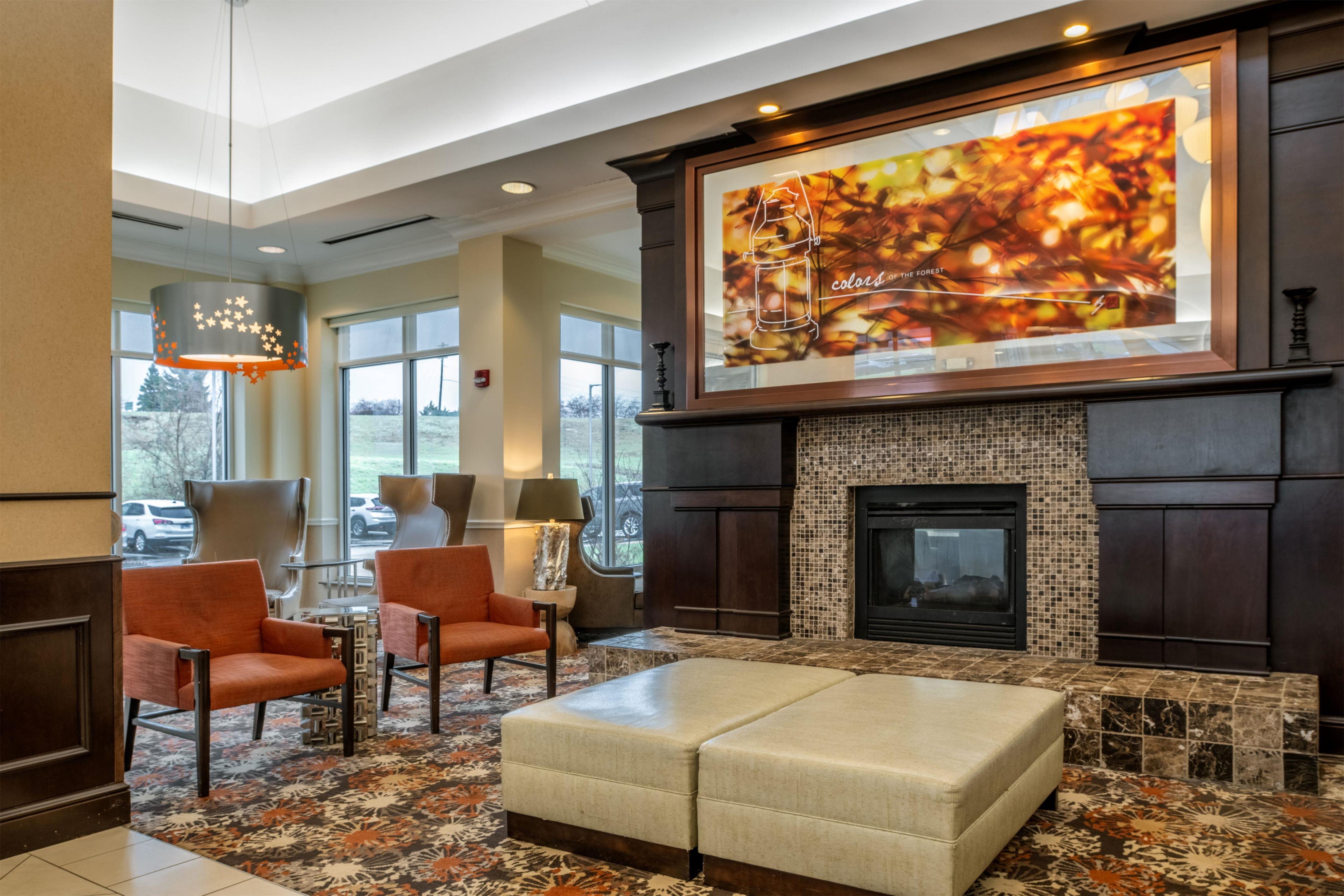 Lobby | Hilton Garden Inn St. Louis Airport