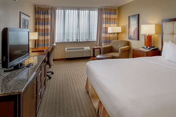  - DoubleTree by Hilton Hotel Maryland Heights - I-270, Exit 16