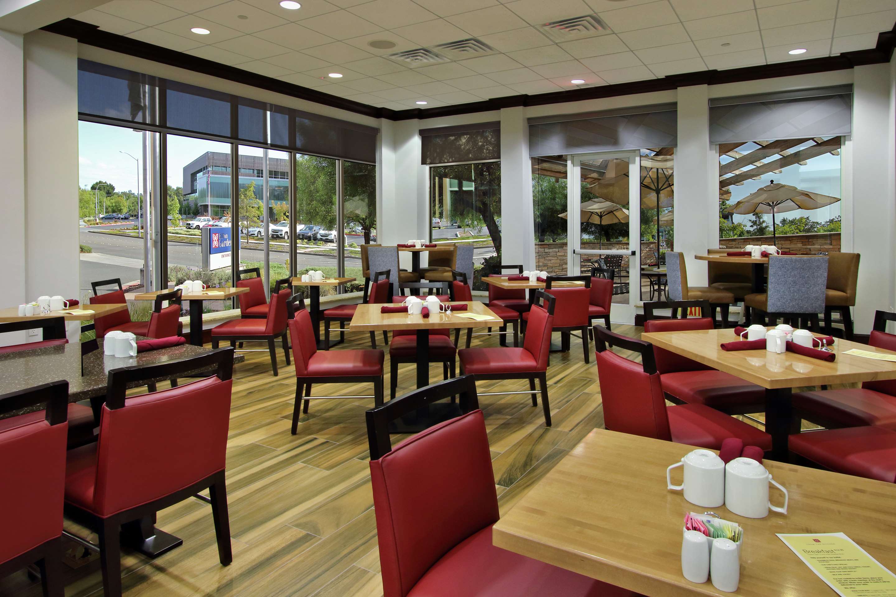 Restaurant | Hilton Garden Inn Sonoma County Airport