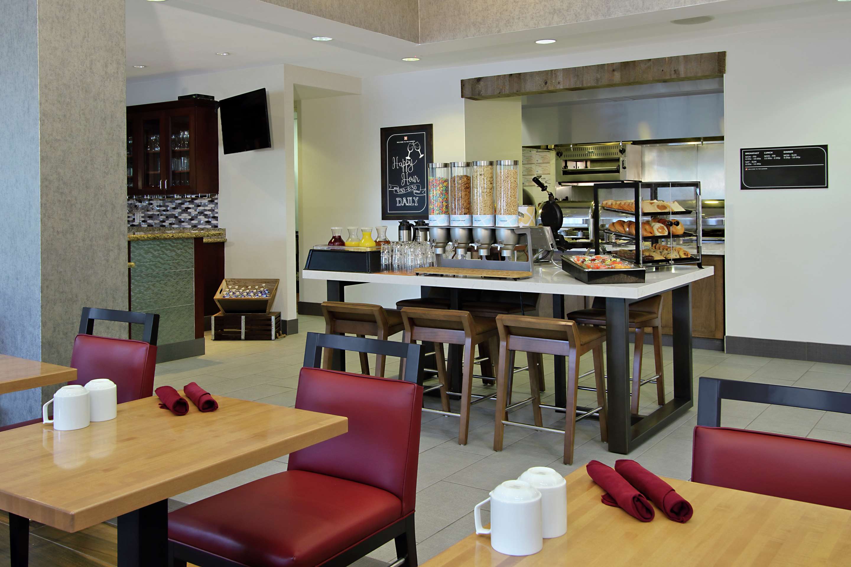 Restaurant | Hilton Garden Inn Sonoma County Airport