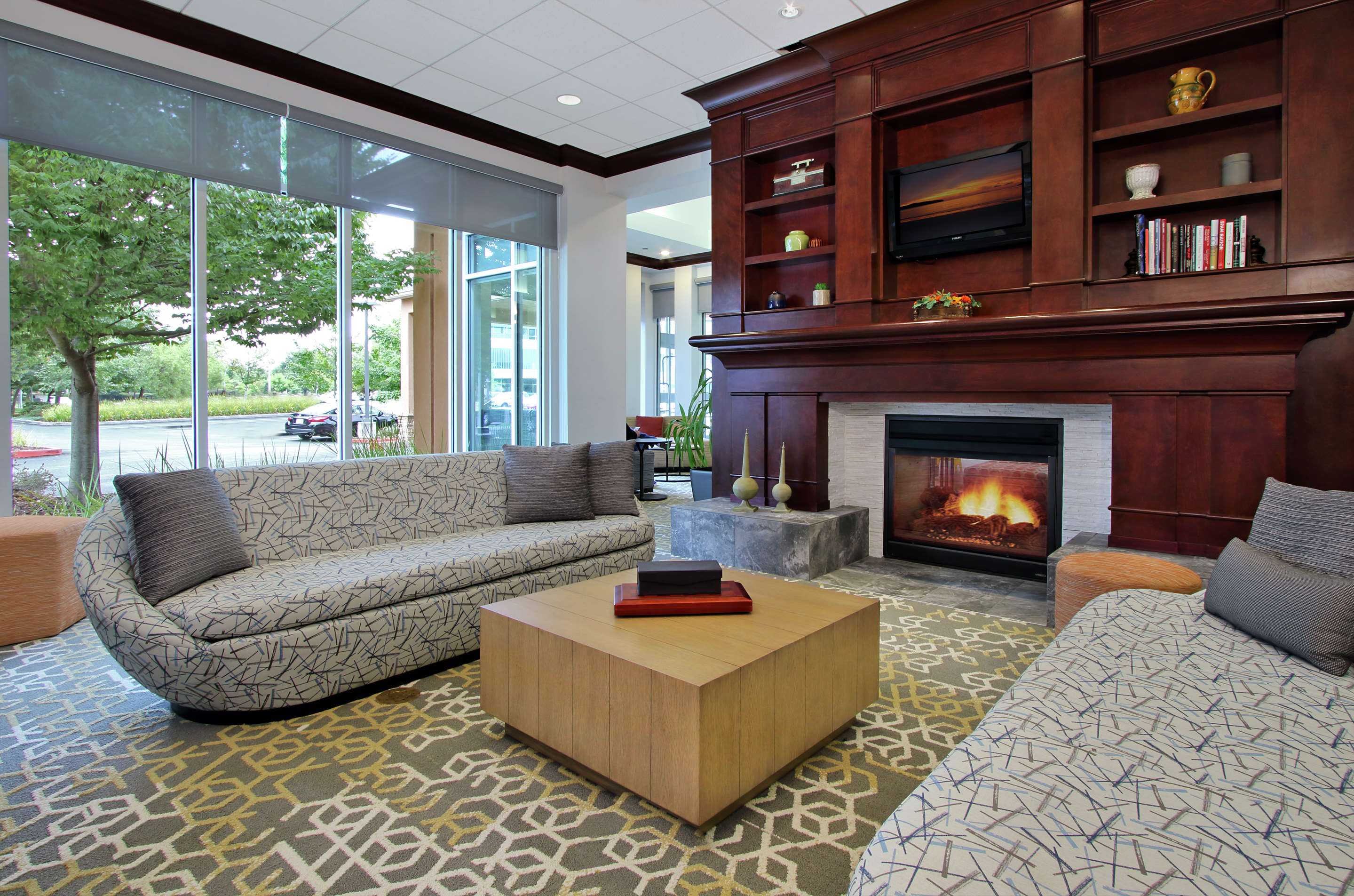 Lobby | Hilton Garden Inn Sonoma County Airport