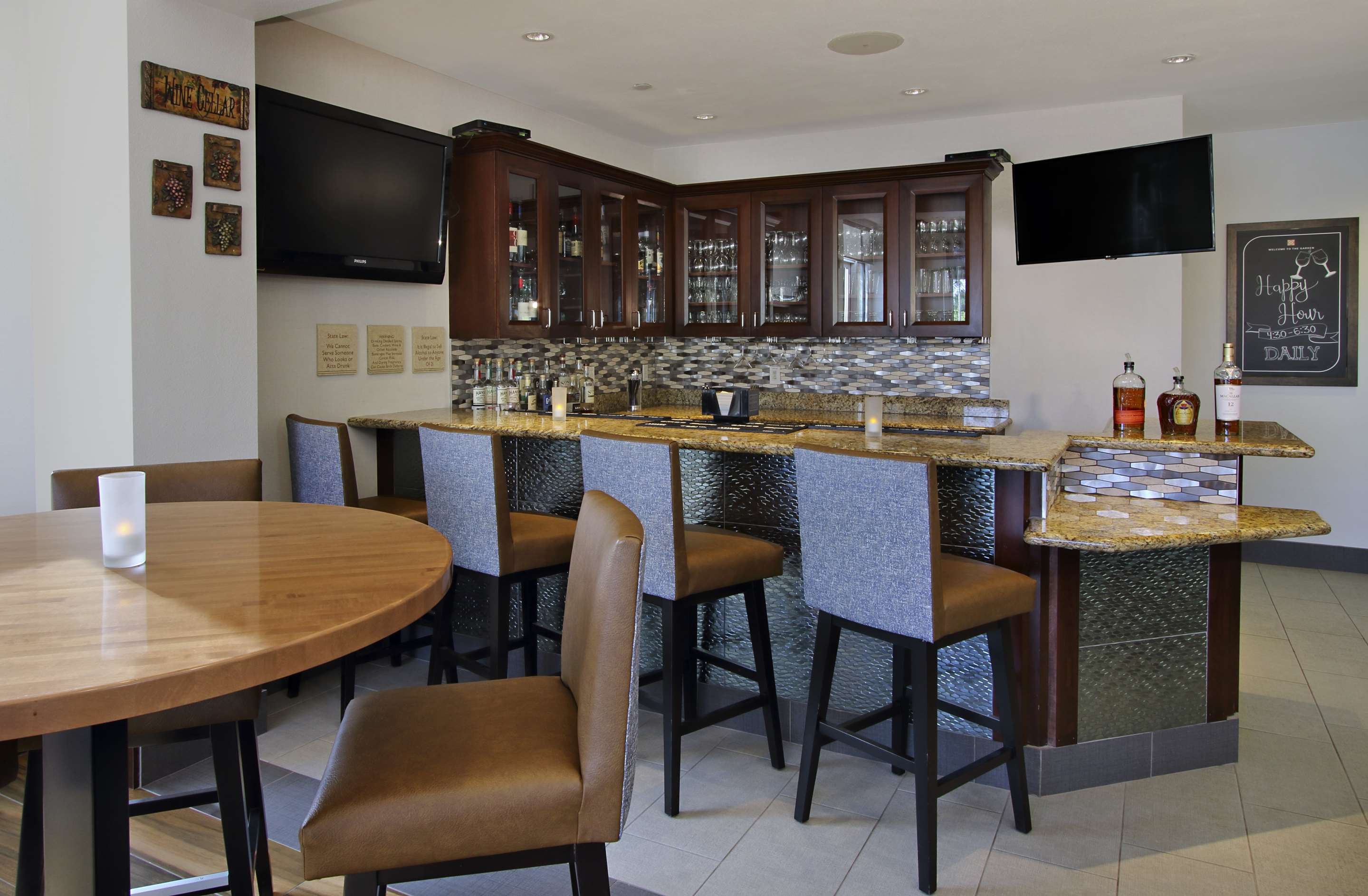 BarLounge | Hilton Garden Inn Sonoma County Airport