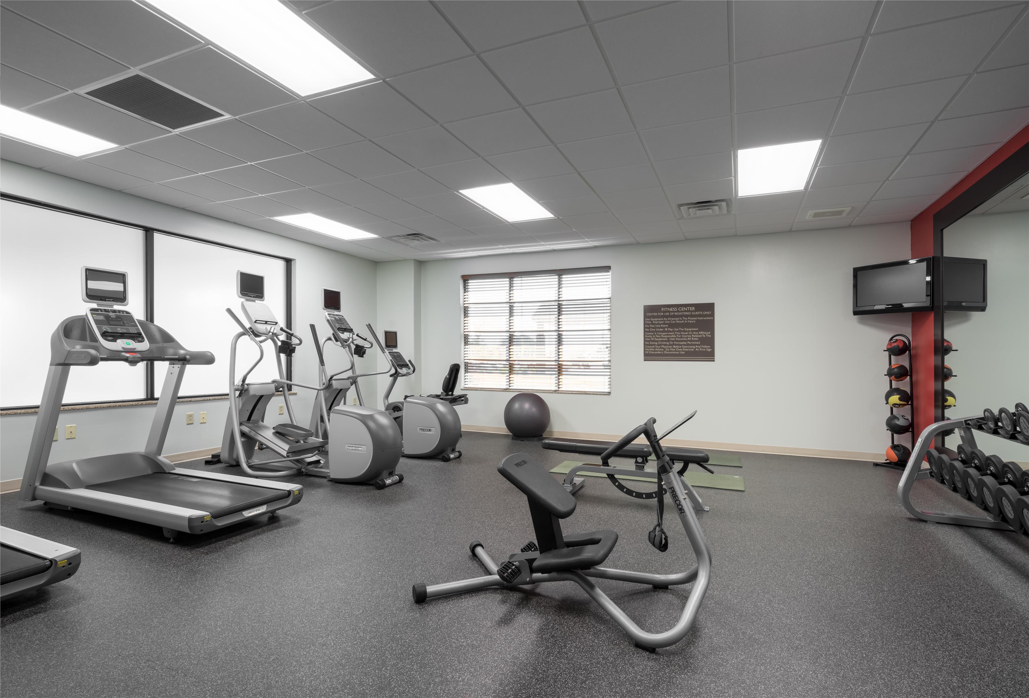 Health club fitness center gym | Hilton Garden Inn Sioux City Riverfront