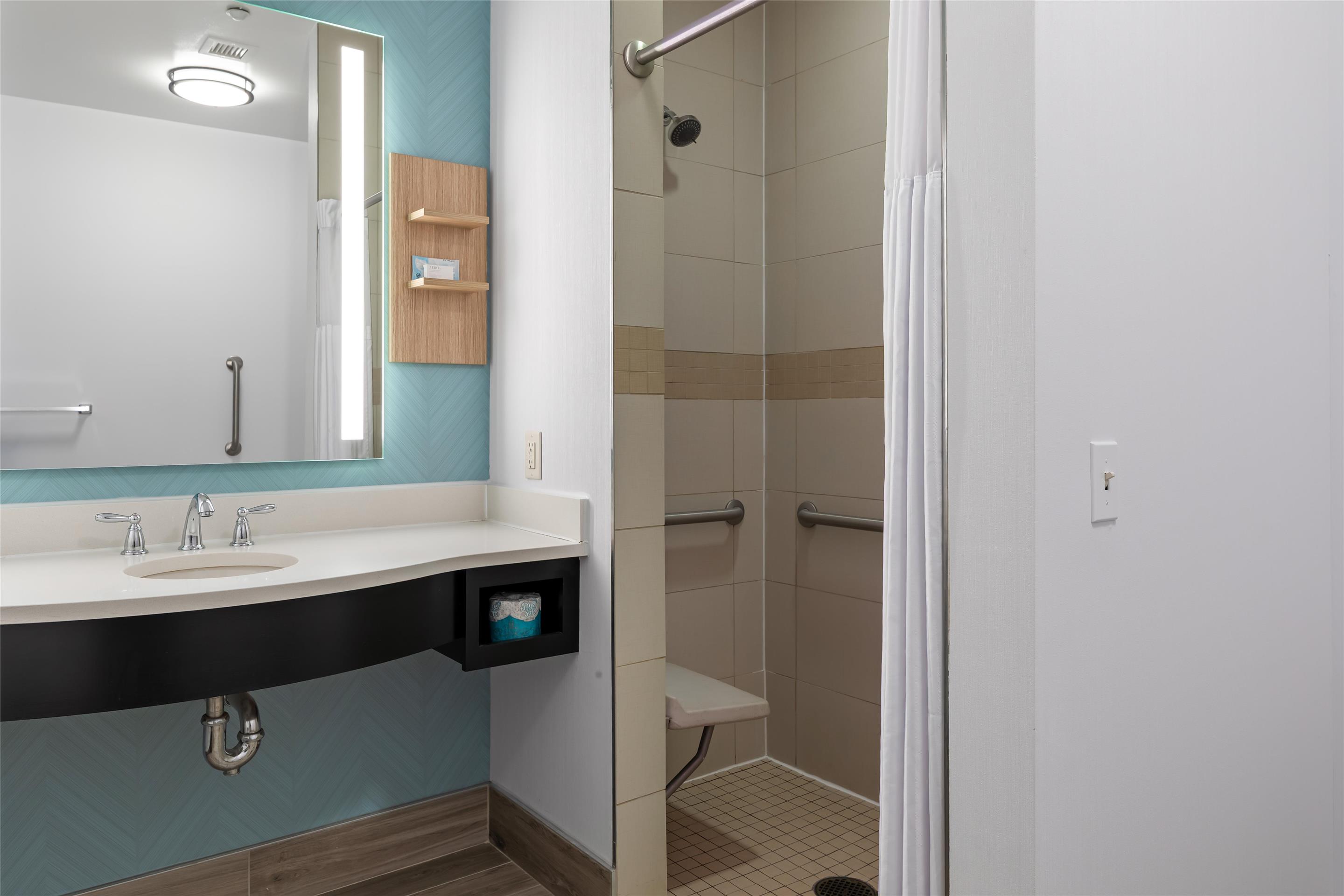 Guest room bath