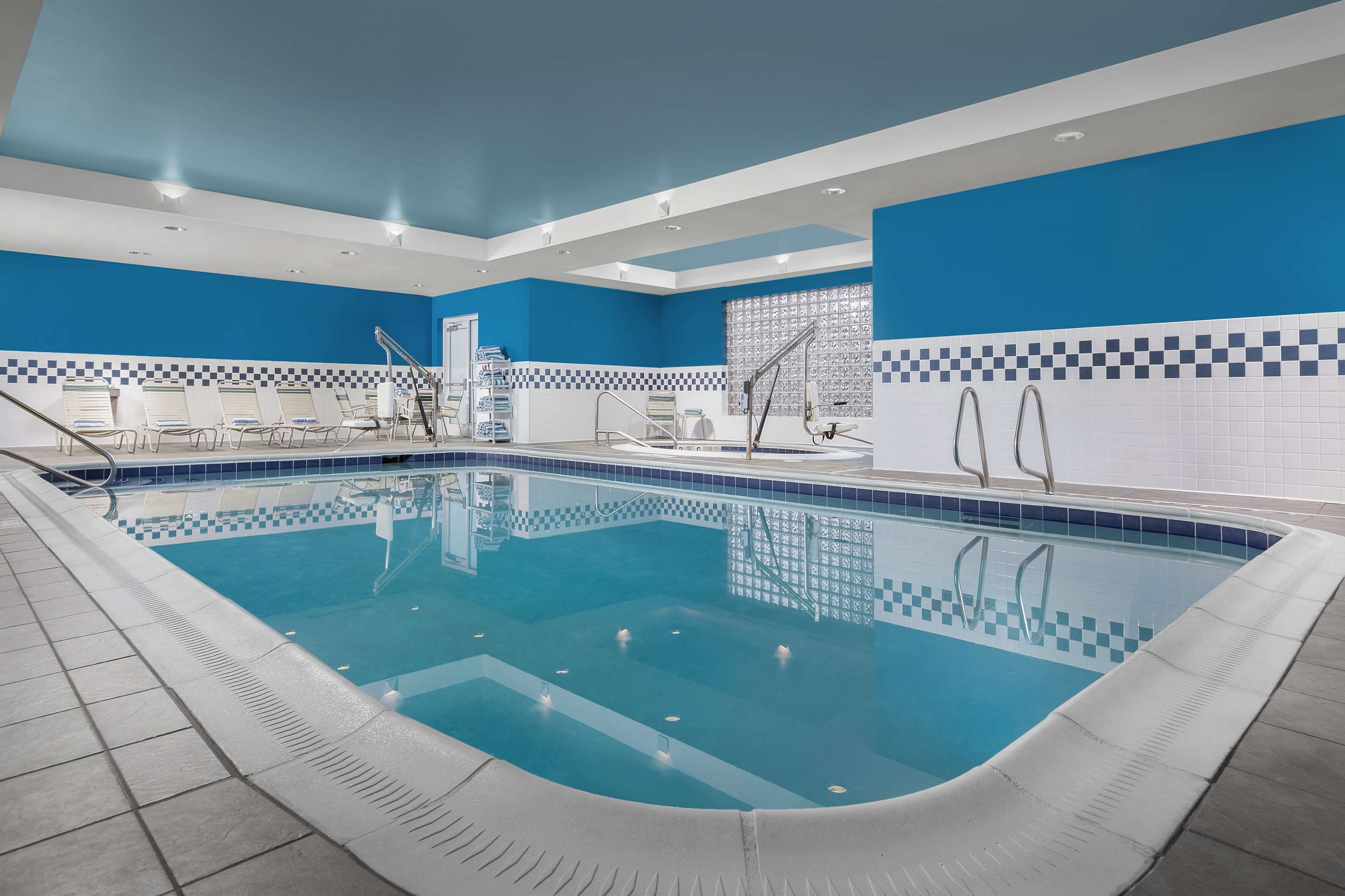 Pool | Hampton Inn Syracuse Clay