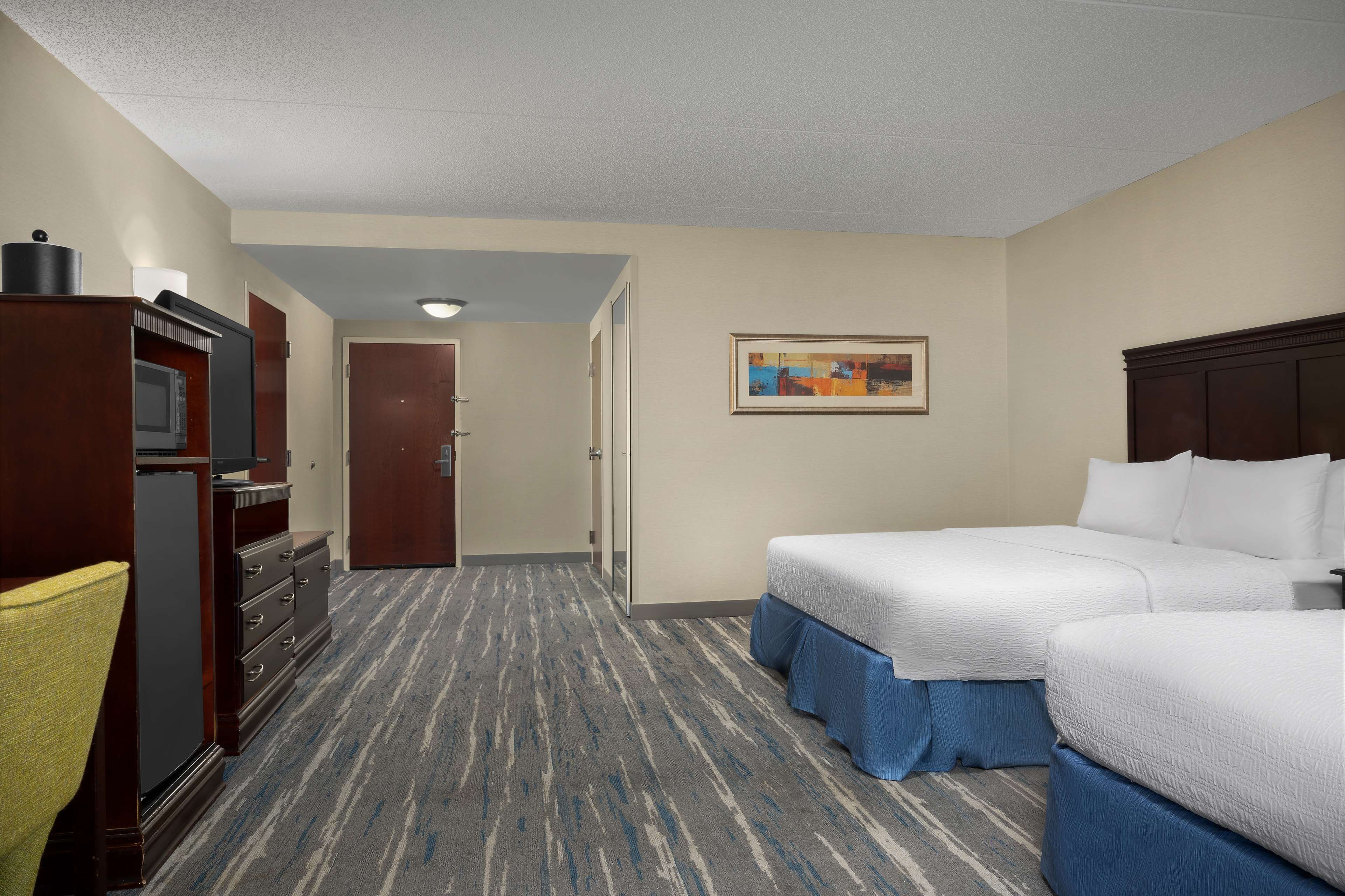 Hampton Inn by Hilton Syracuse Clay Room Type - 2 QNS ACCESSIBLE W TUB NS
