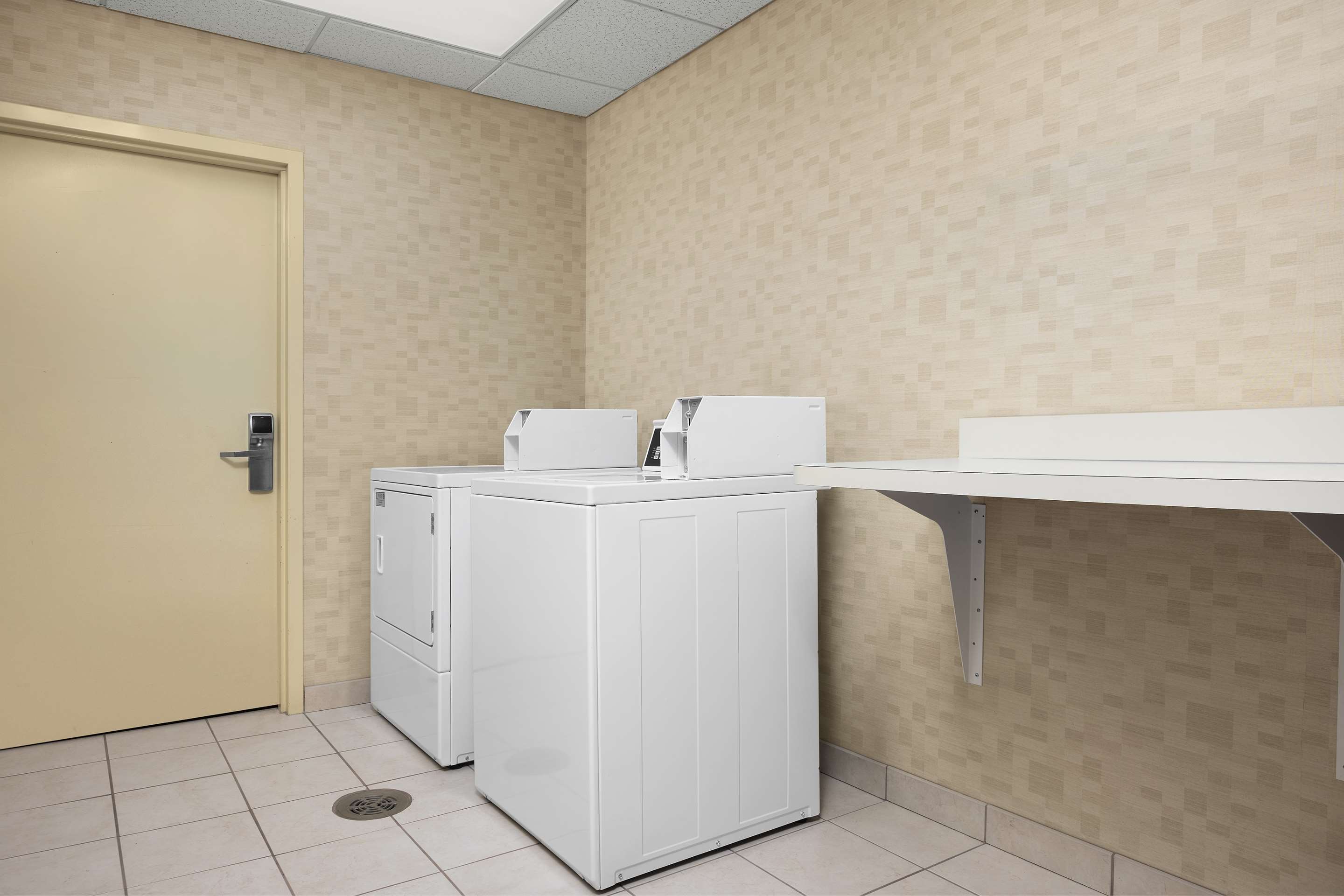 Property amenity | Hampton Inn Syracuse Clay