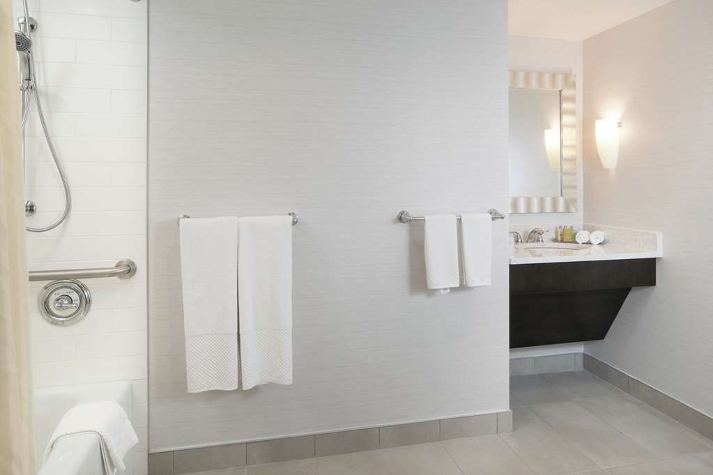 DoubleTree by Hilton Syracuse - Tap to explore photos