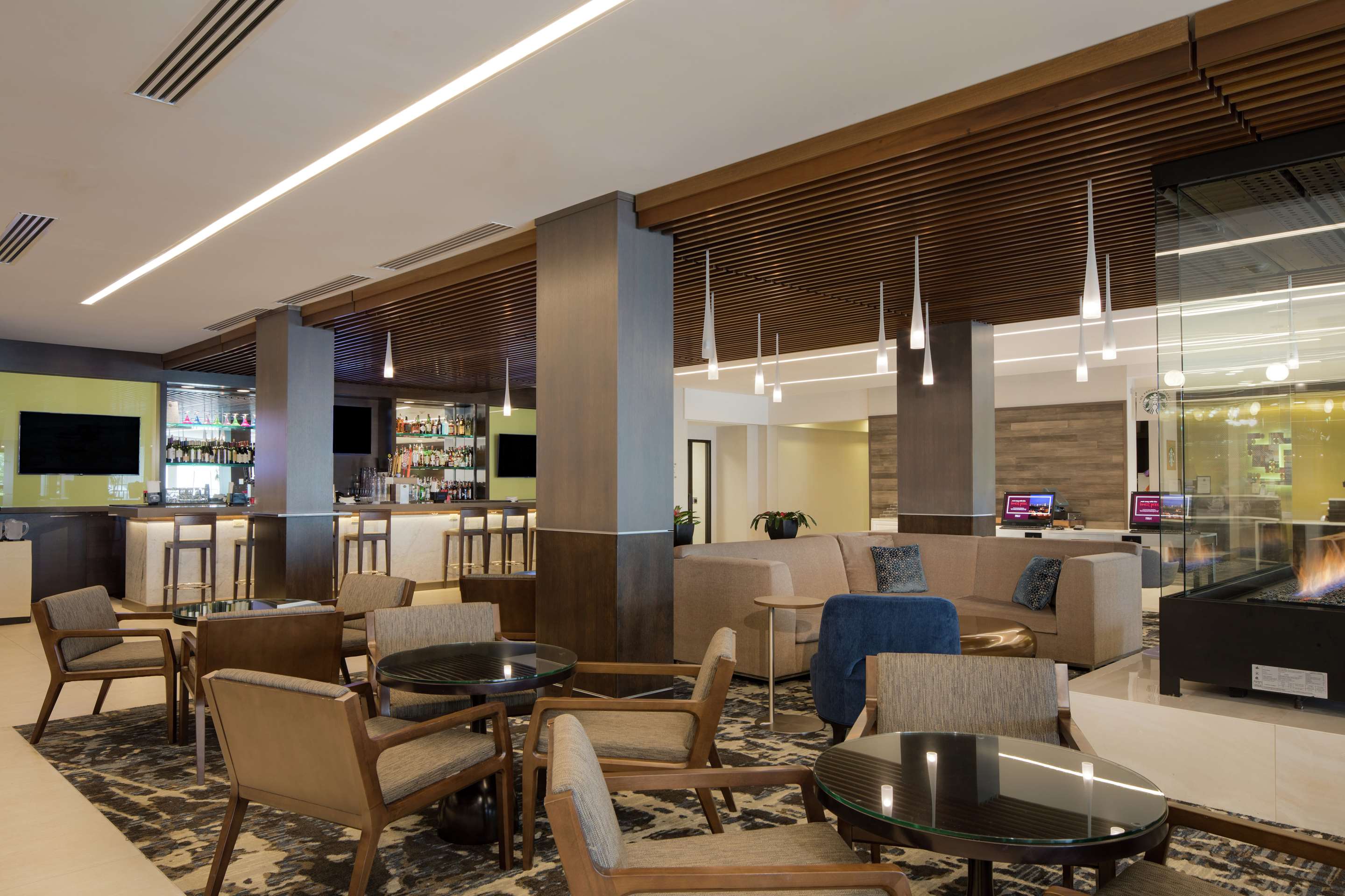 Lobby | DoubleTree by Hilton Hotel Syracuse