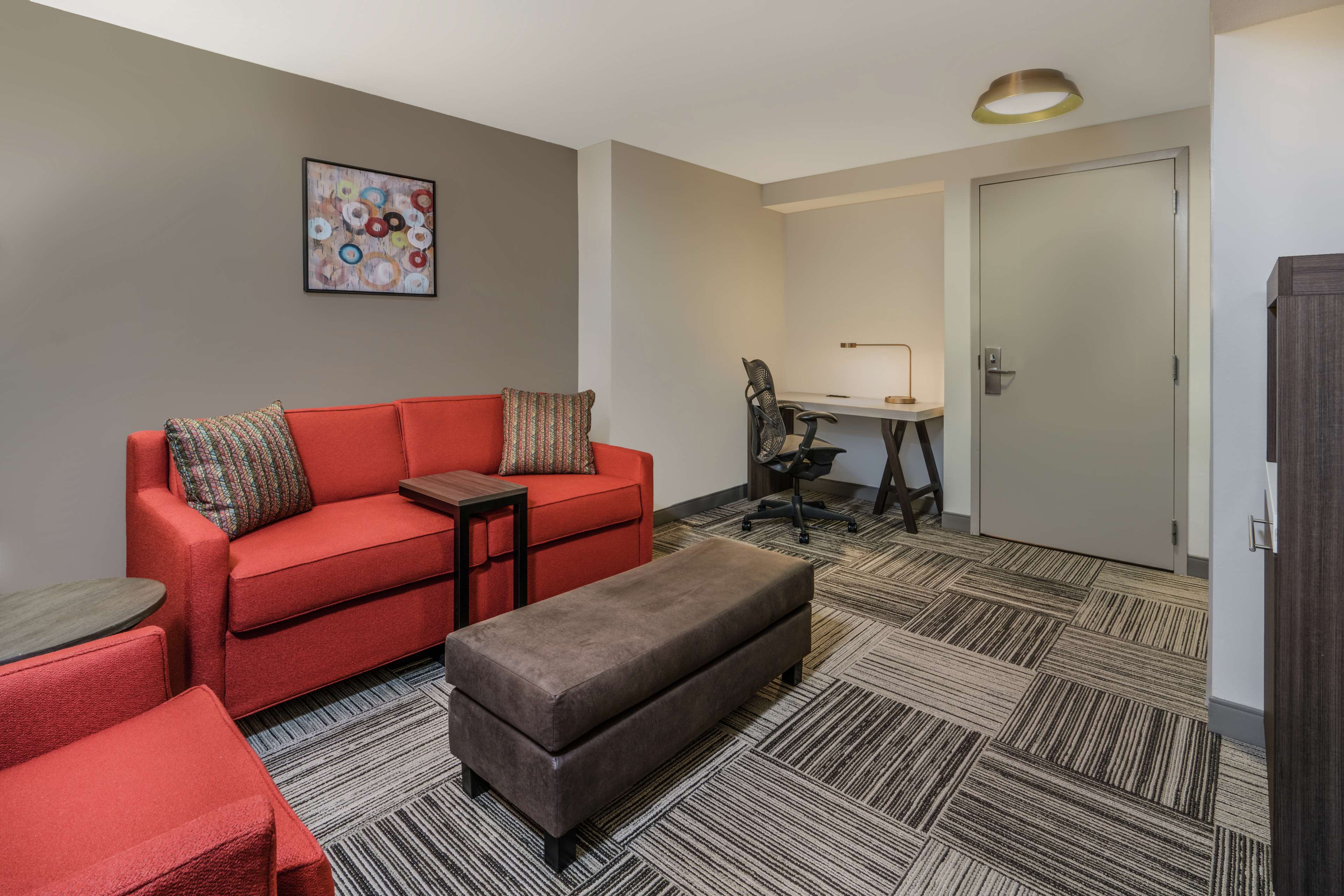 Hilton Garden Inn Syracuse Room Type - 1 KING BED JR STE NOSMOKE