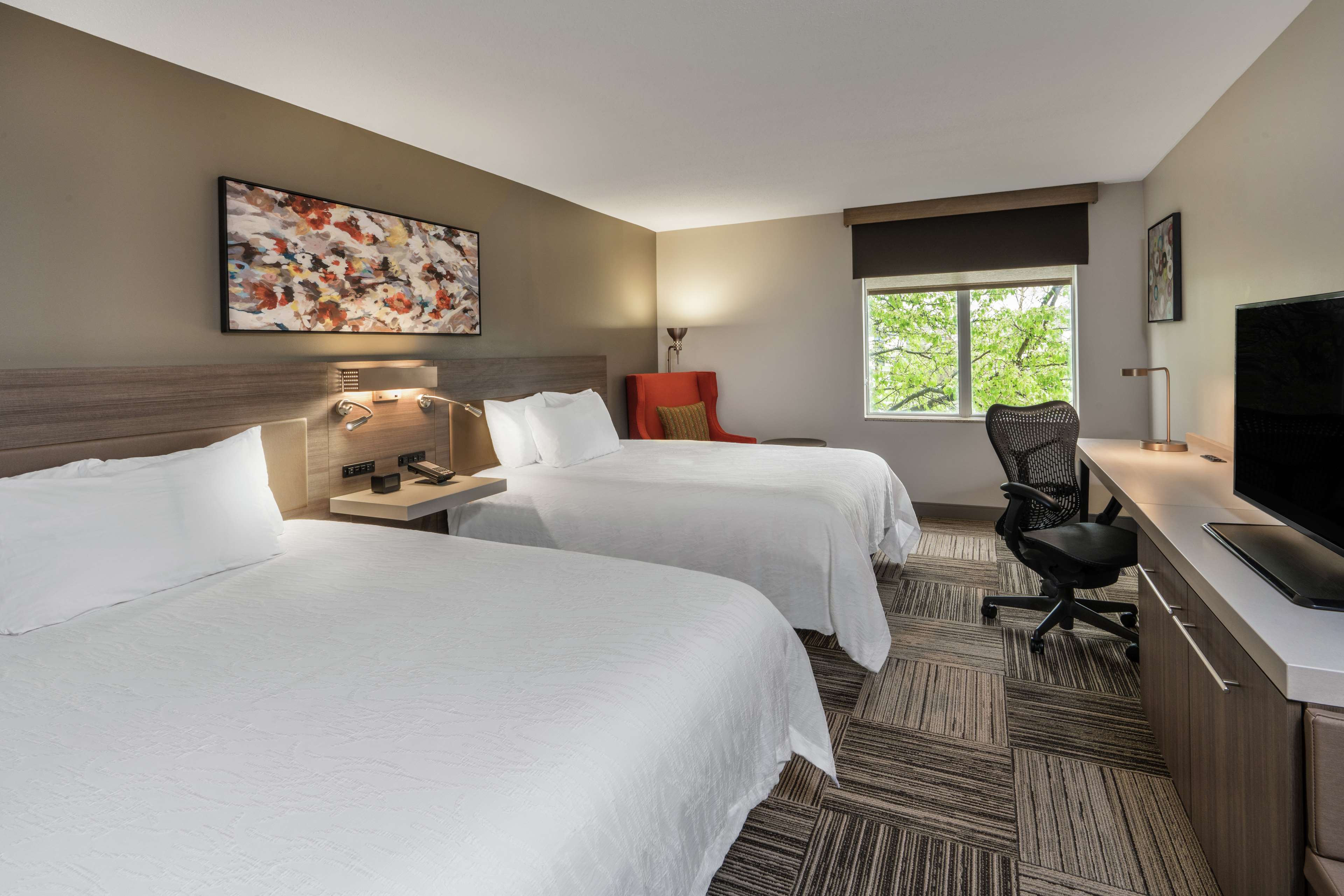 Hilton Garden Inn Syracuse Room Type - 2 QUEENS W DRINKS-SNACKS
