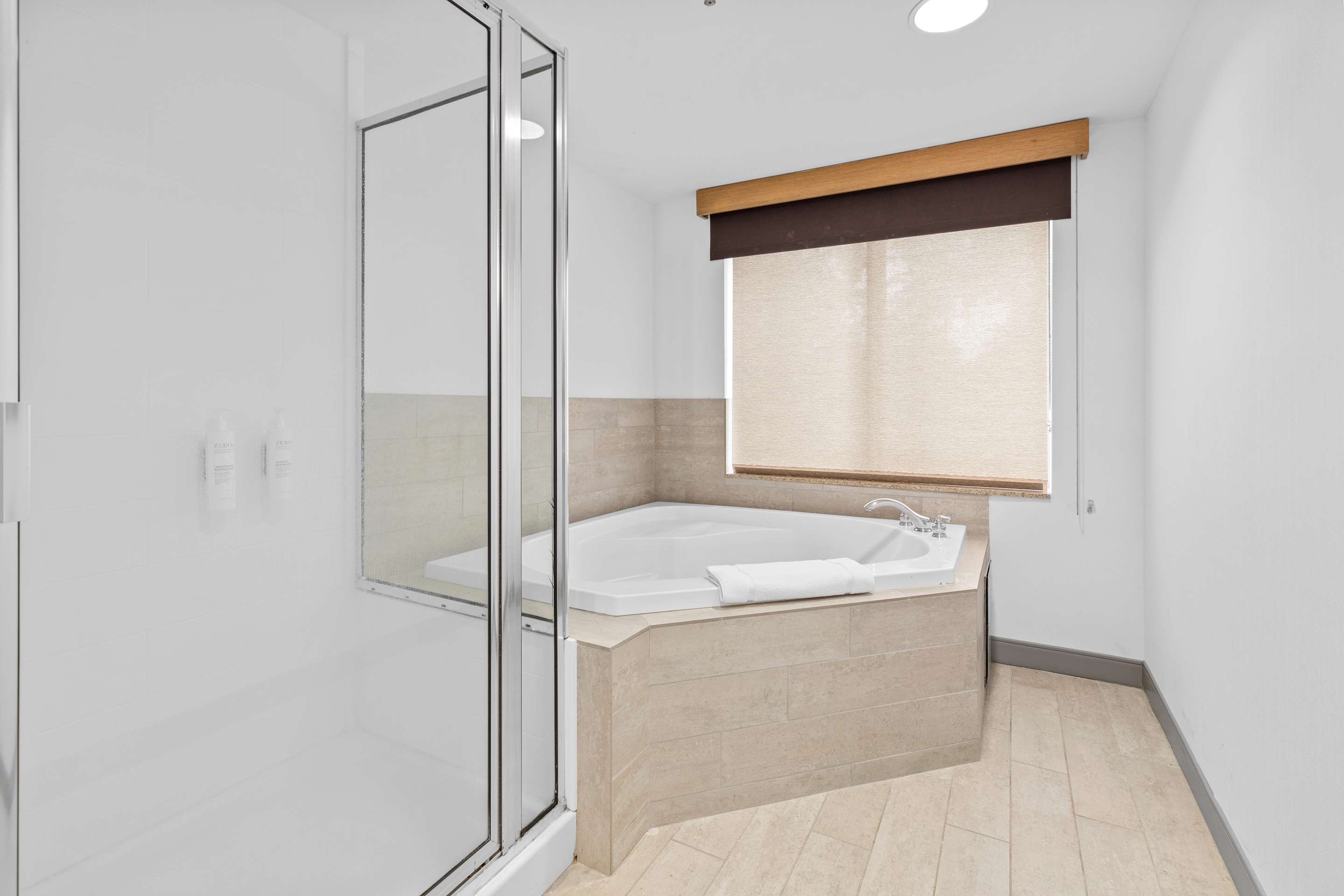 Guest room bath