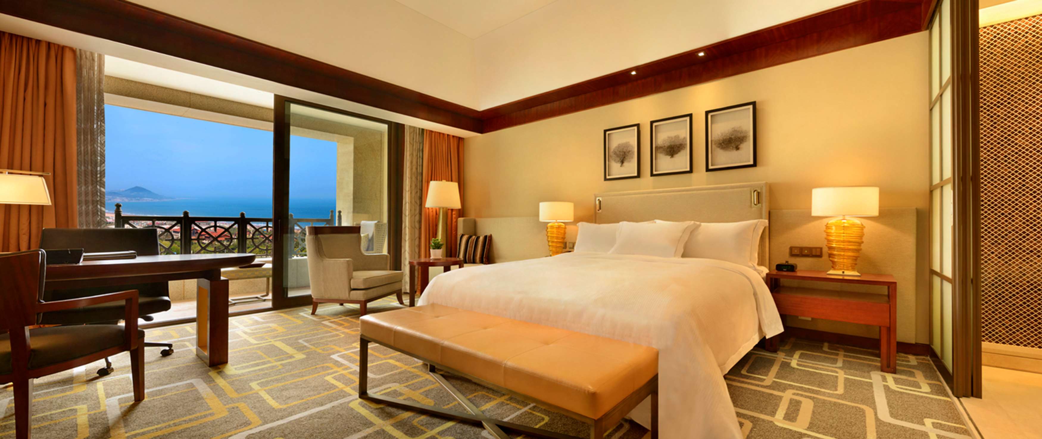 Hilton Qingdao Golden Beach Room Type - KING EXEC DLX - OCEAN VIEW