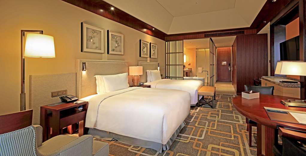 HILTON QINGDAO GOLDEN BEACH-guestroom-Guest Room,On-Site.jpg
