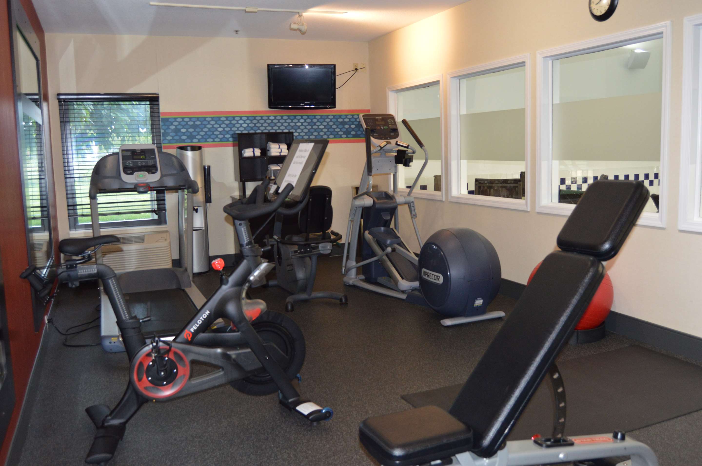 Health club fitness center gym | Hampton Inn Tiffin