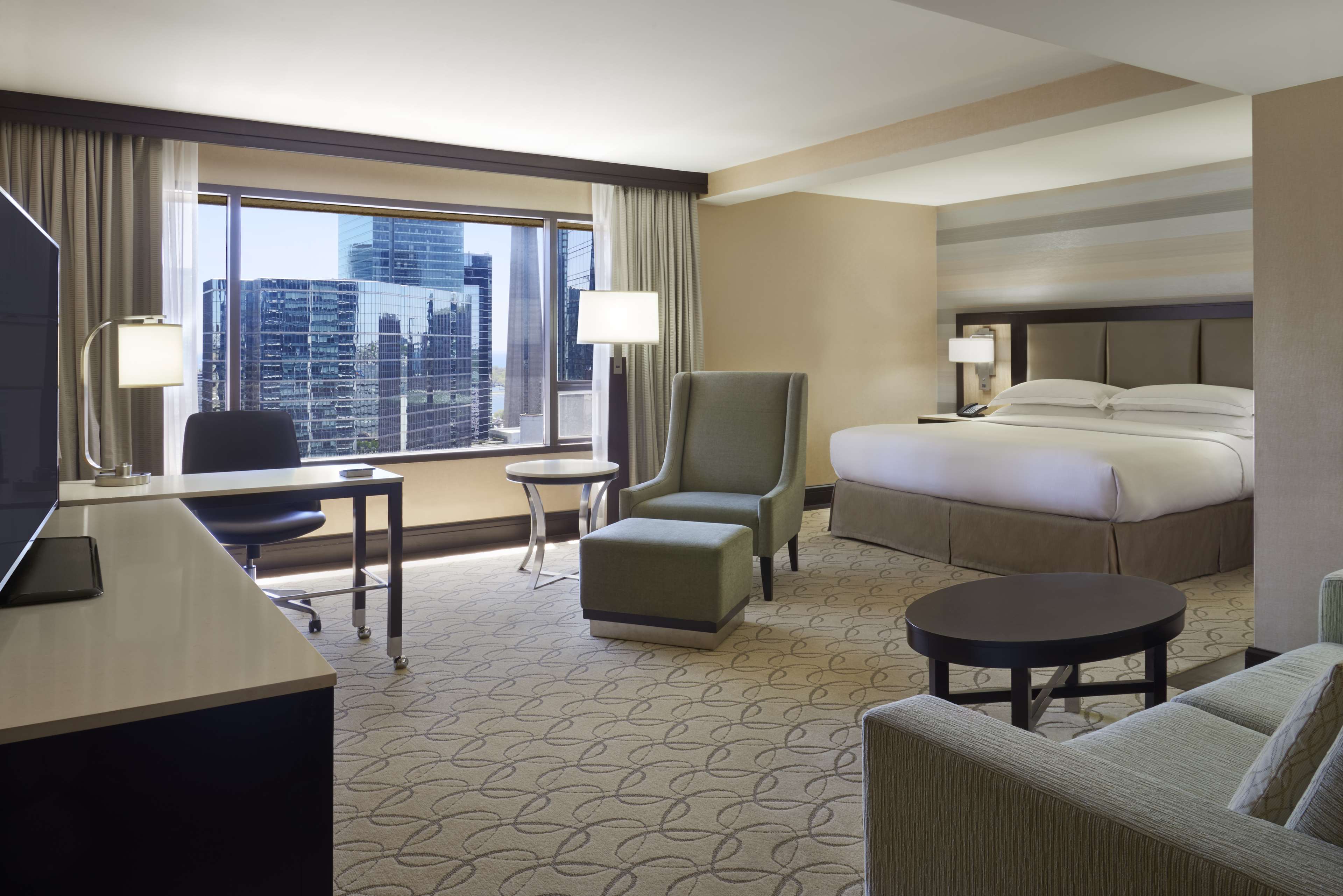 Hilton Toronto Room Type - 1 KING EXEC FL CORNER