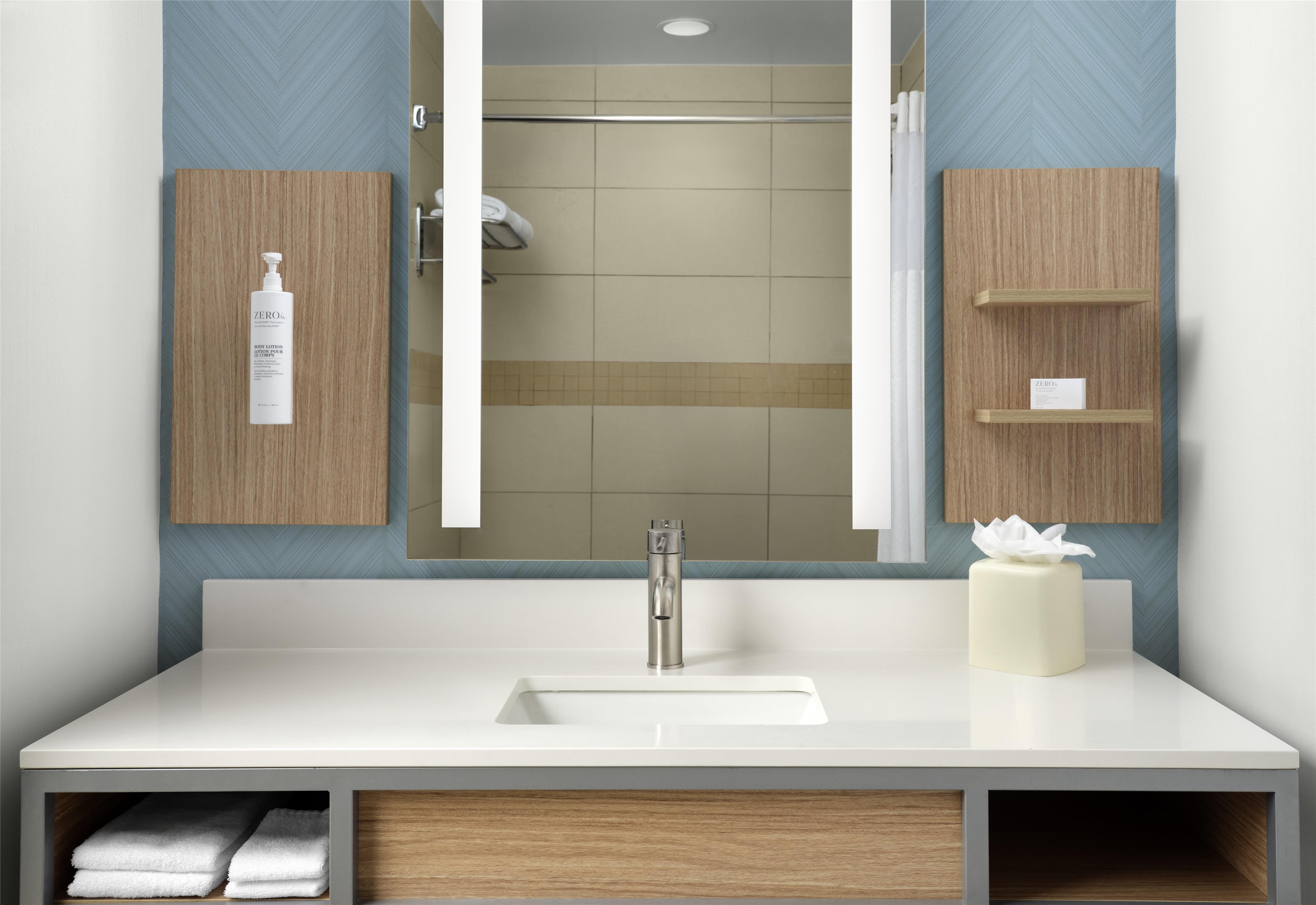Guest room bath
