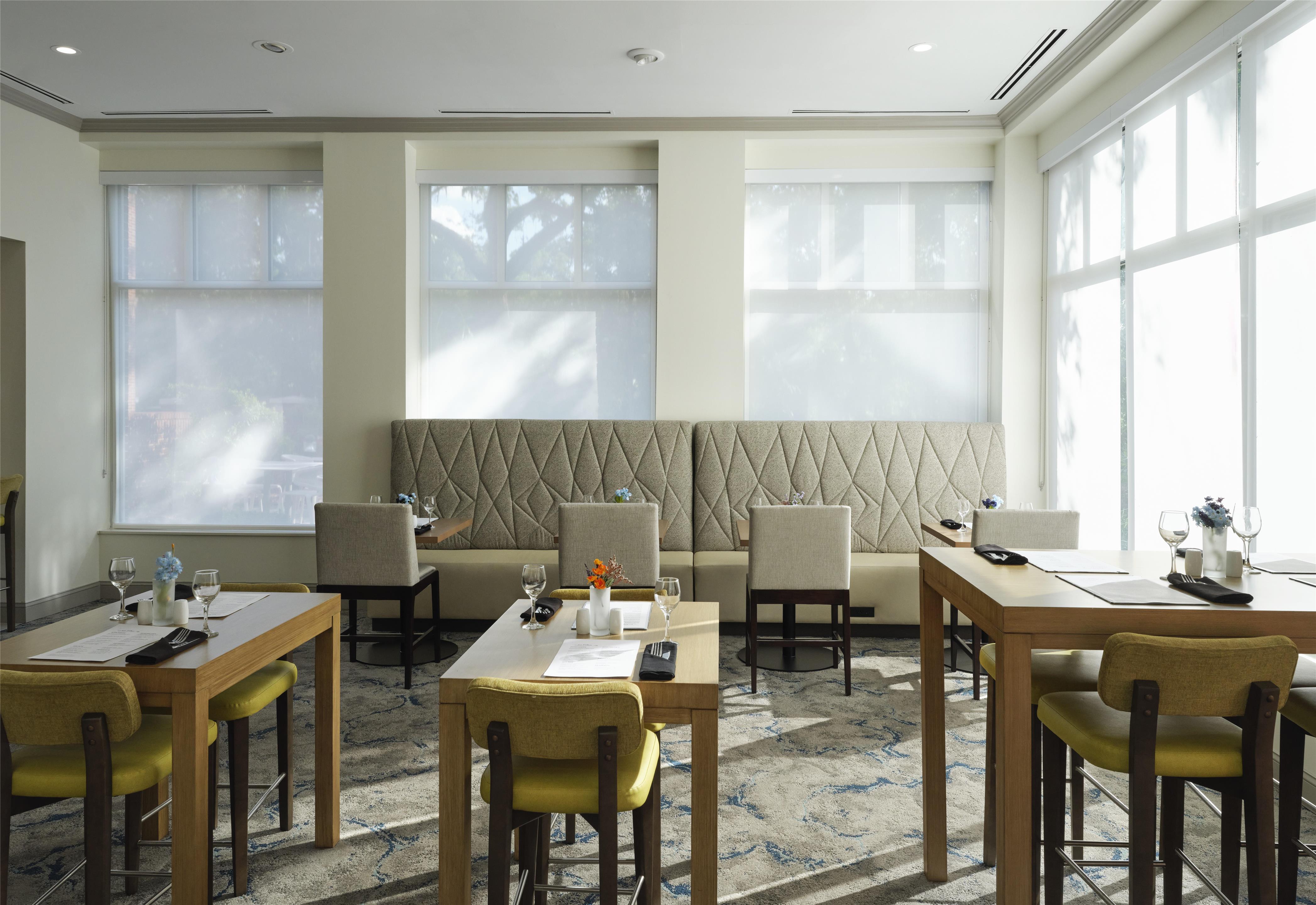 Breakfast Area | Hilton Garden Inn Tampa East/Brandon