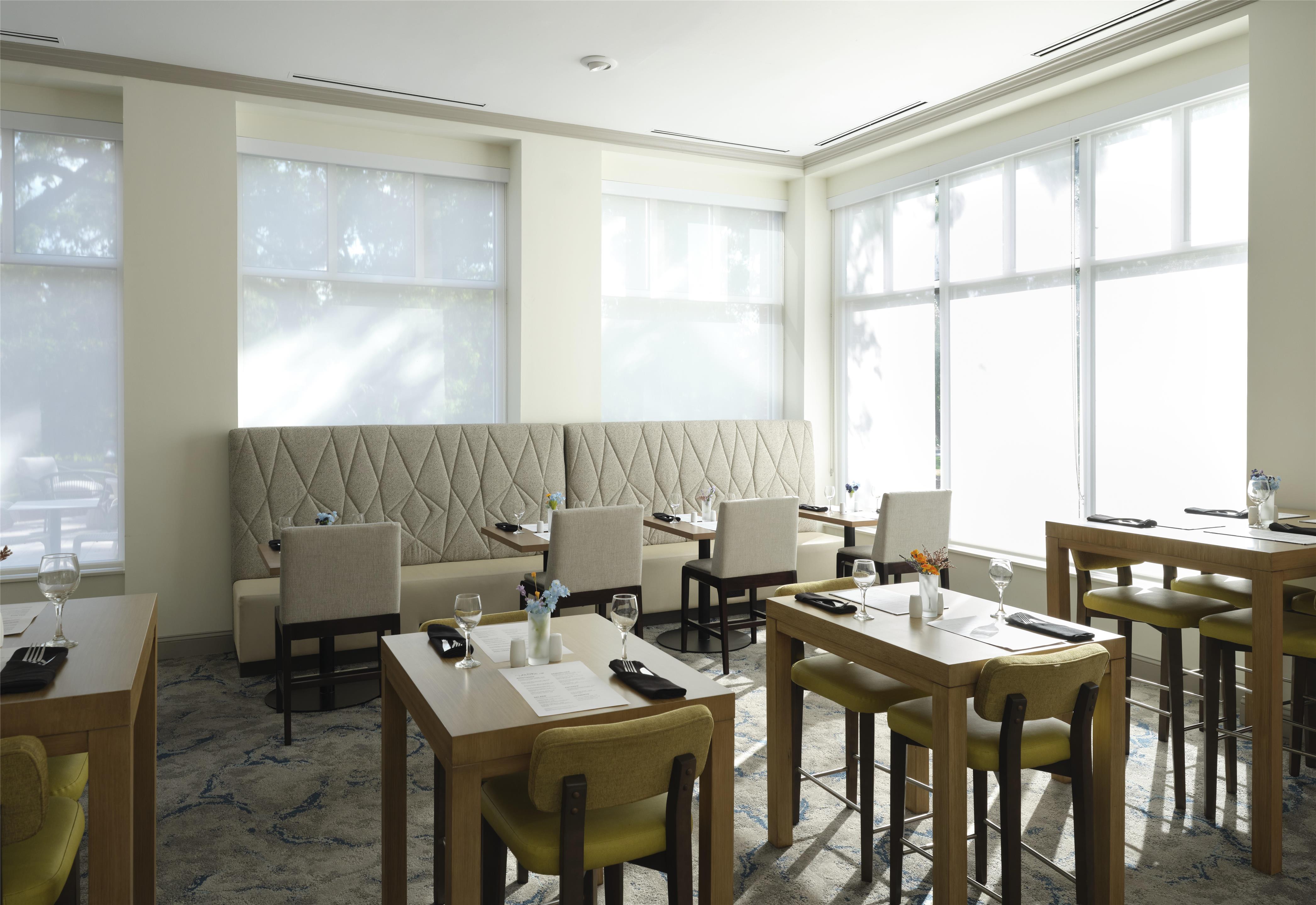 Breakfast Area | Hilton Garden Inn Tampa East/Brandon