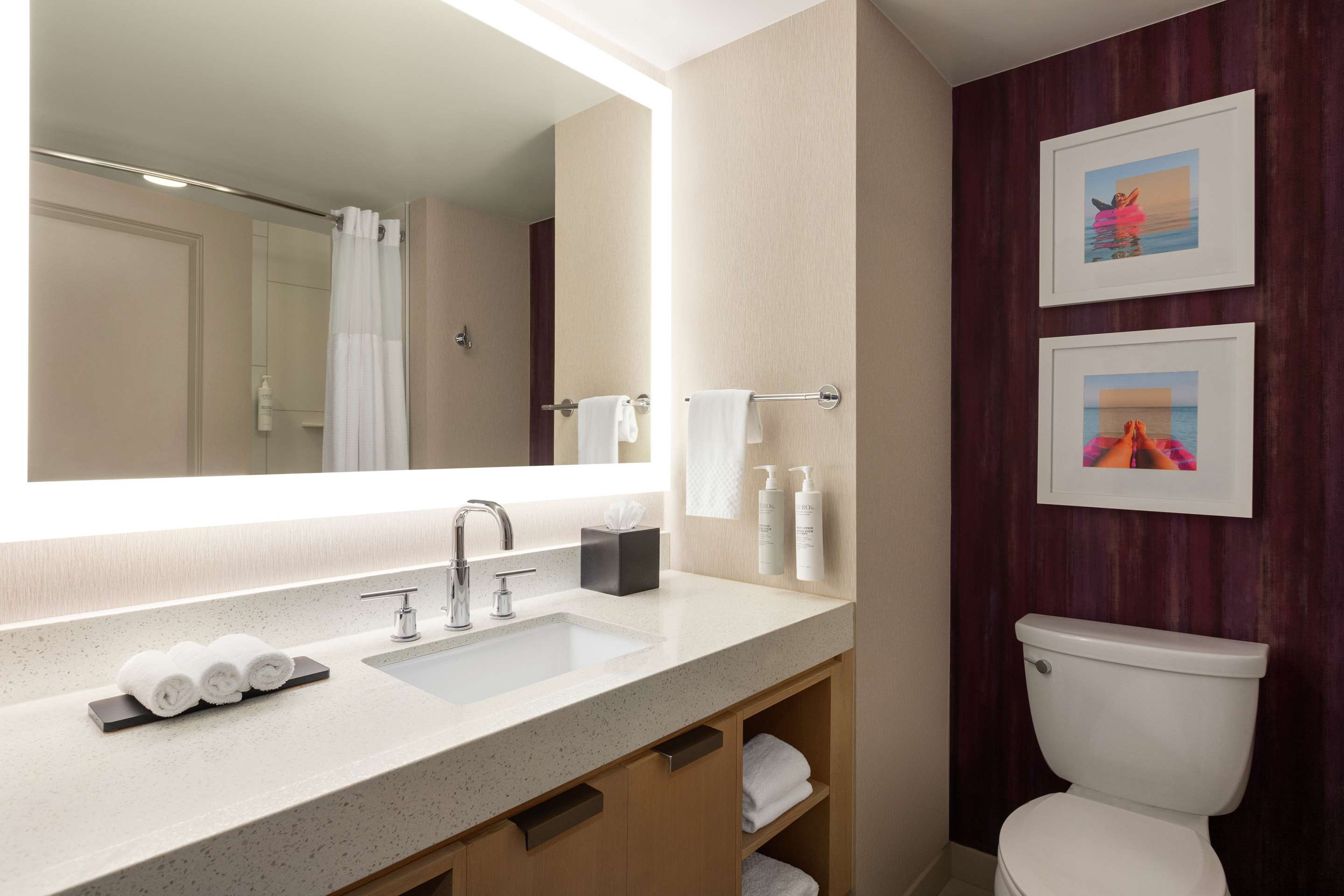 Guest room bath