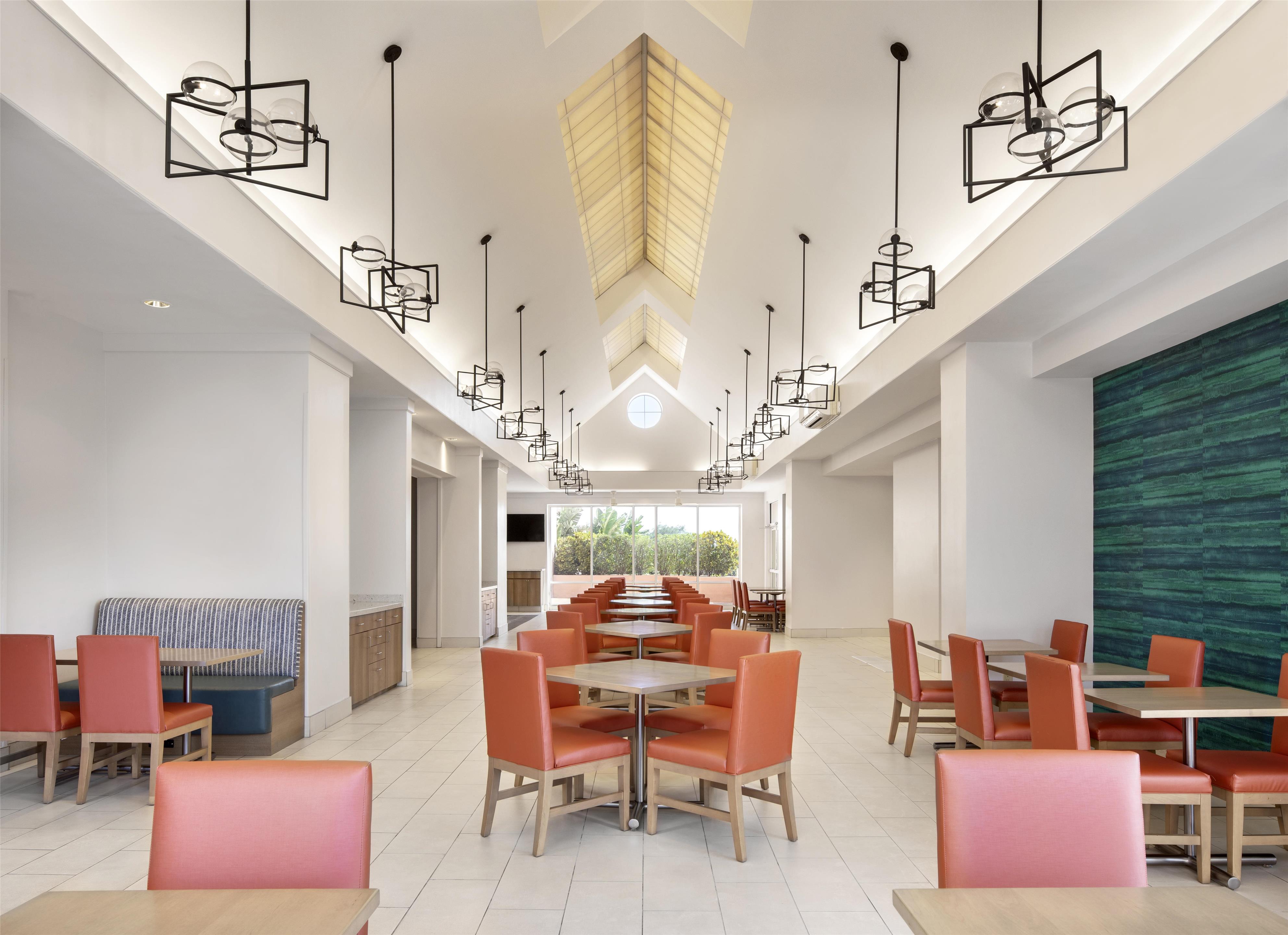 Lobby | Embassy Suites by Hilton Tampa Airport Westshore