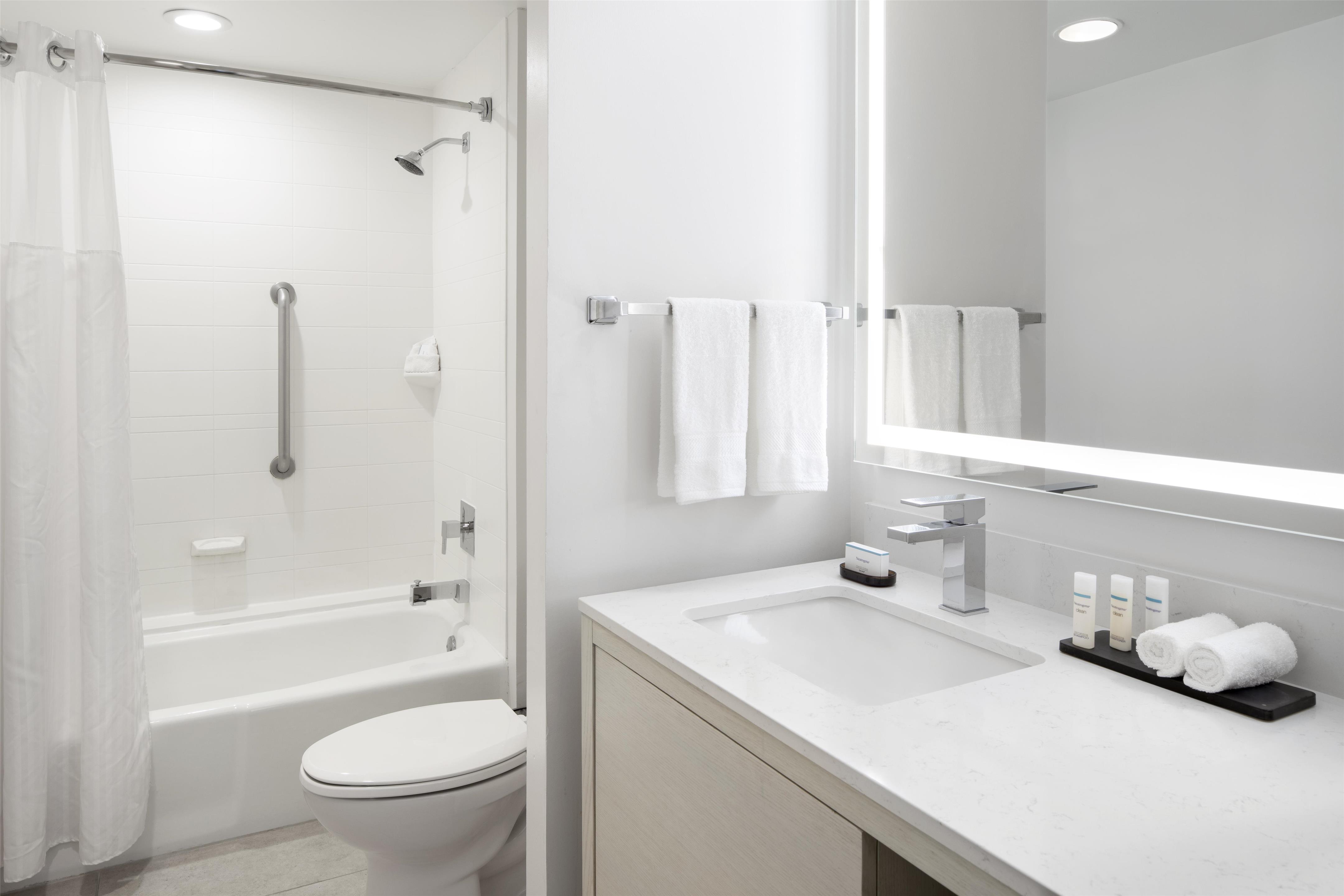 Guest room bath