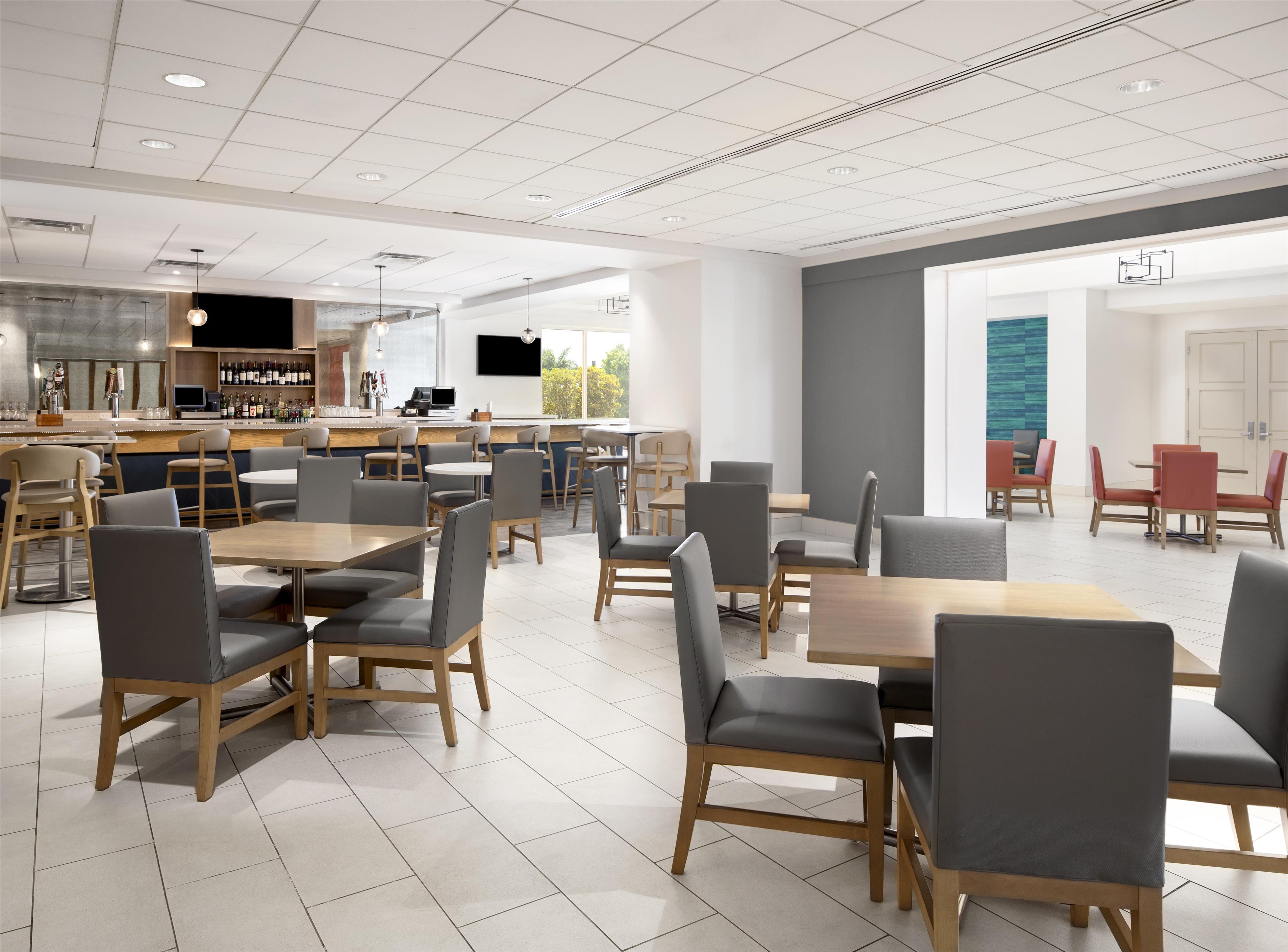 BarLounge | Embassy Suites by Hilton Tampa Airport Westshore