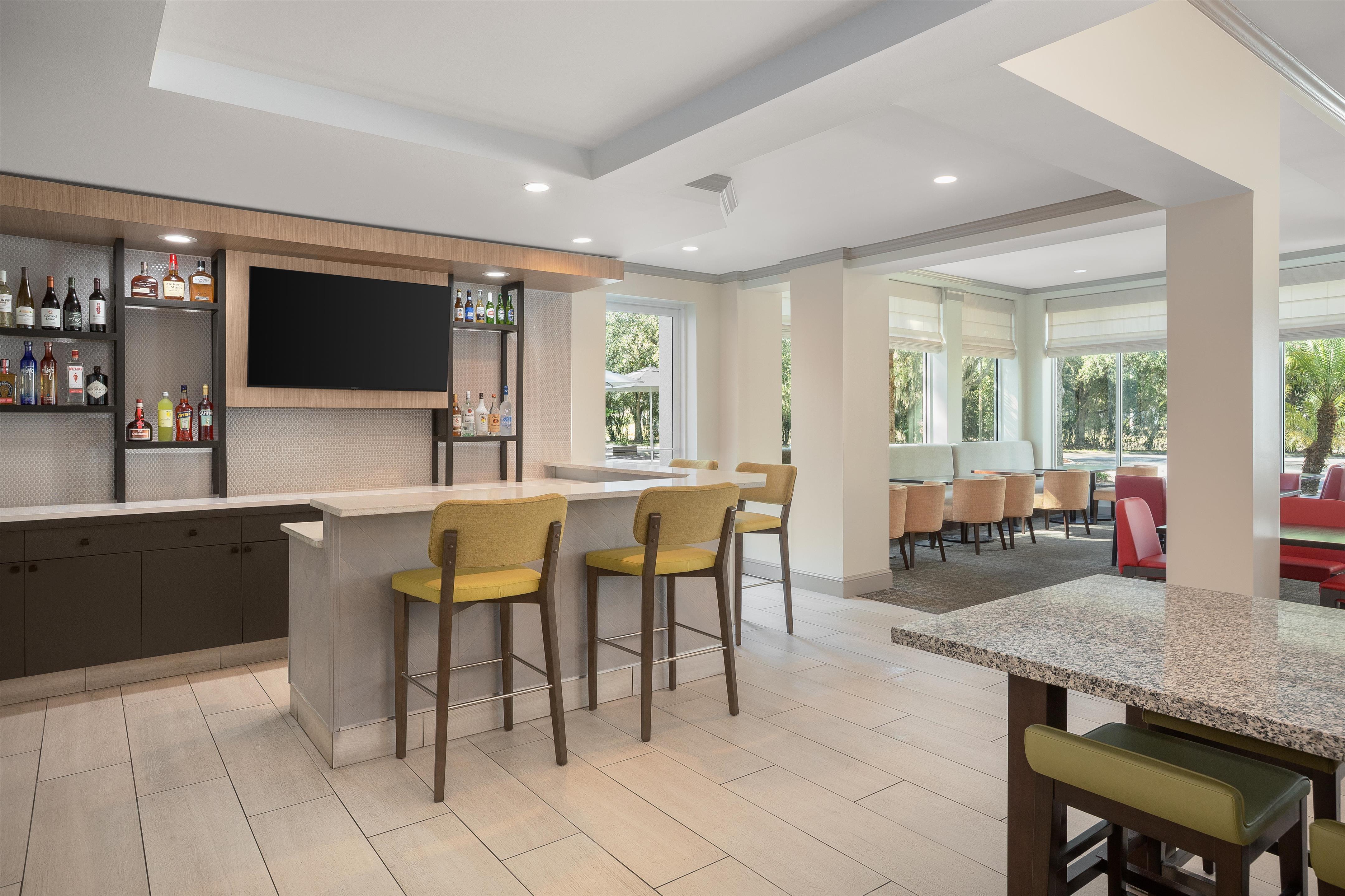BarLounge | Hilton Garden Inn Tampa North Busch Gardens