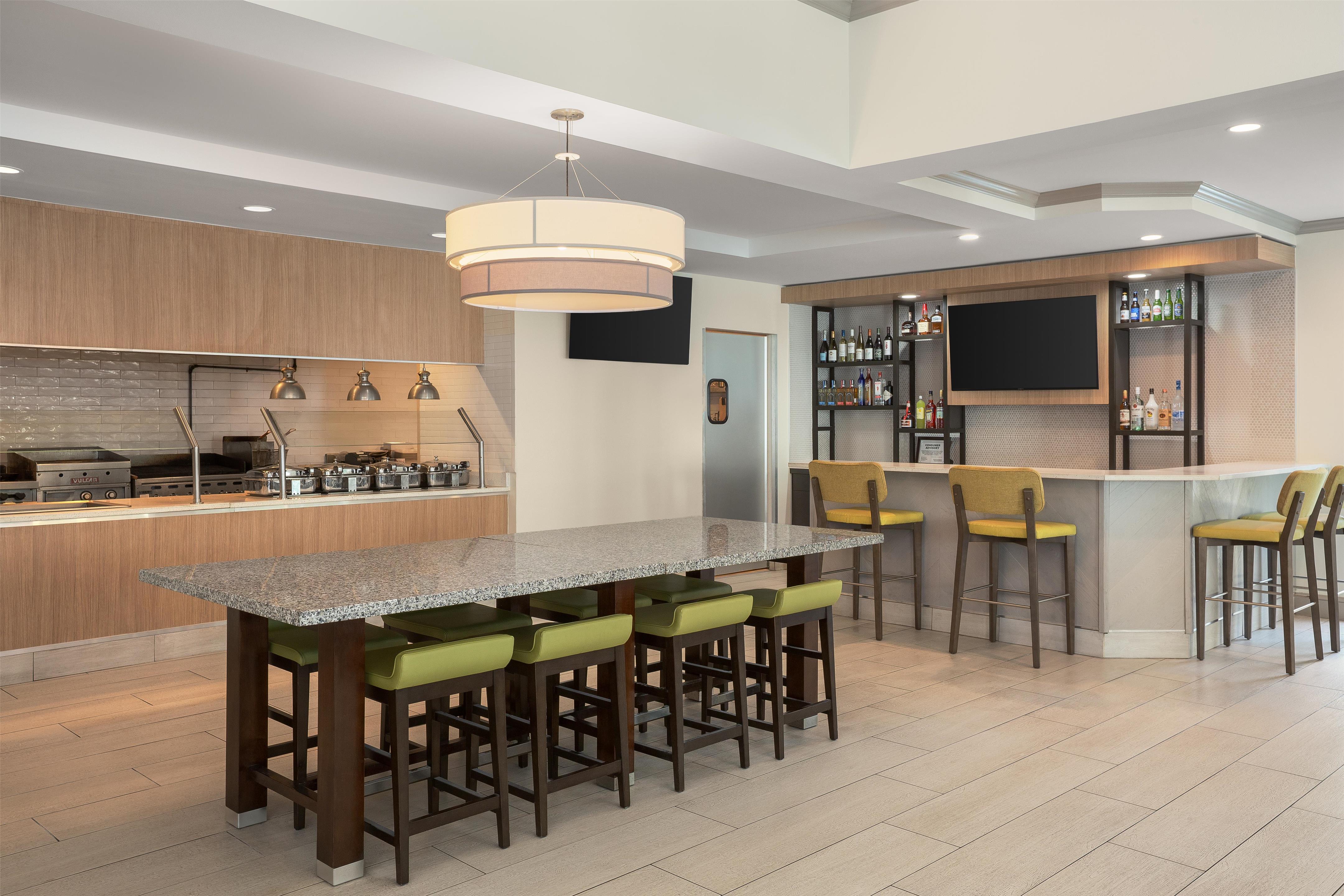 Restaurant | Hilton Garden Inn Tampa North Busch Gardens