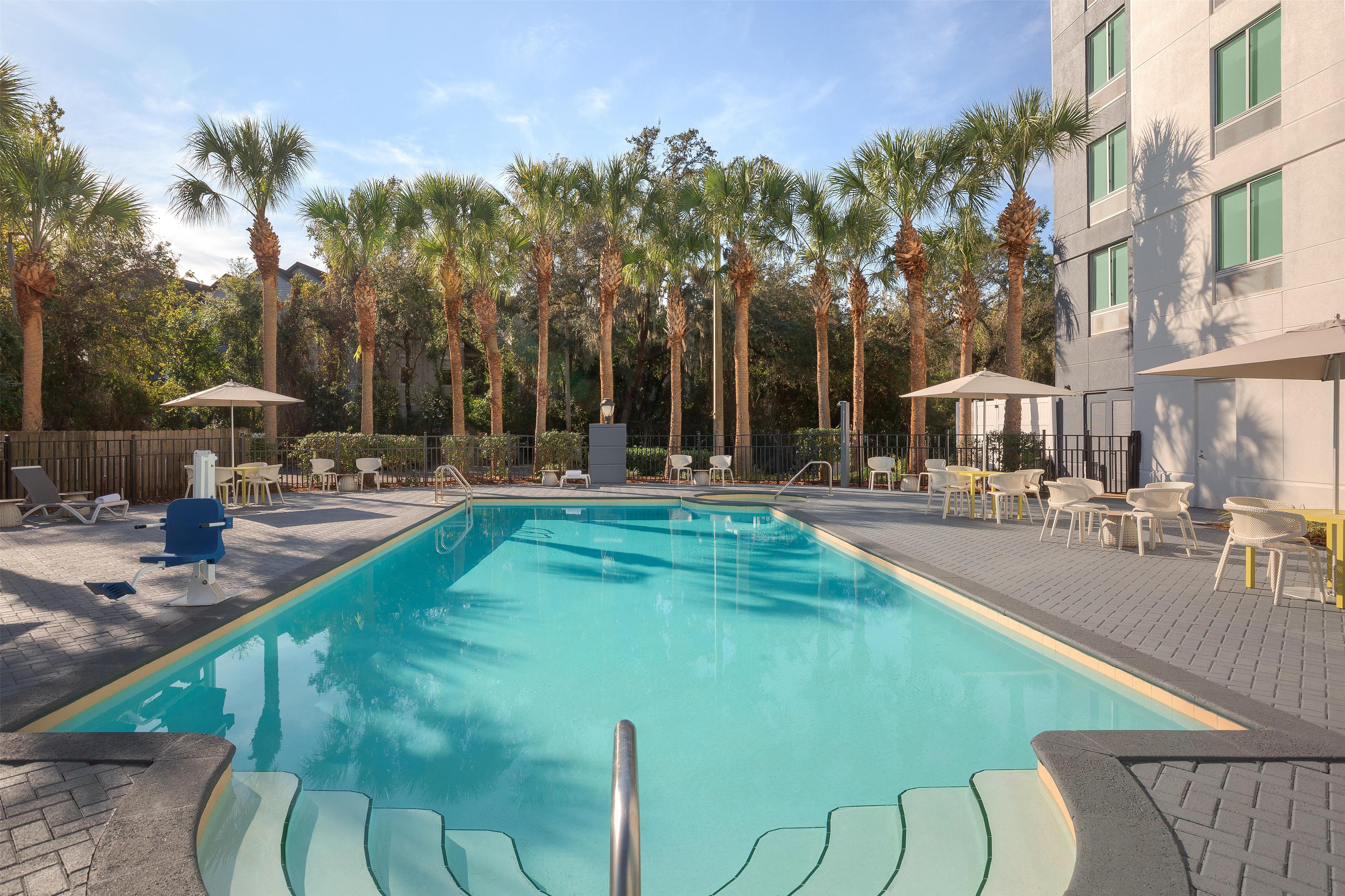Pool | Hilton Garden Inn Tampa North Busch Gardens
