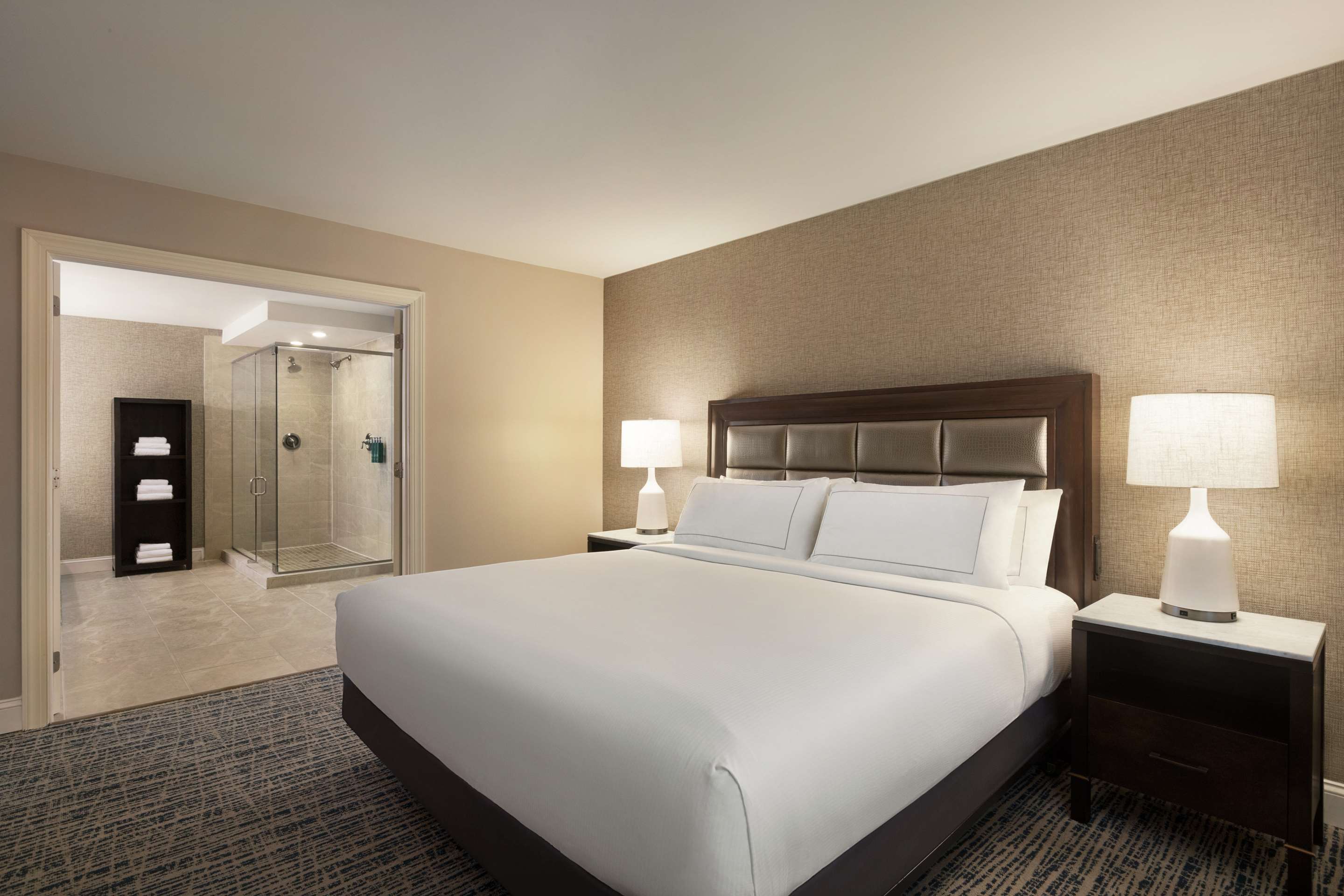 Guest room bath