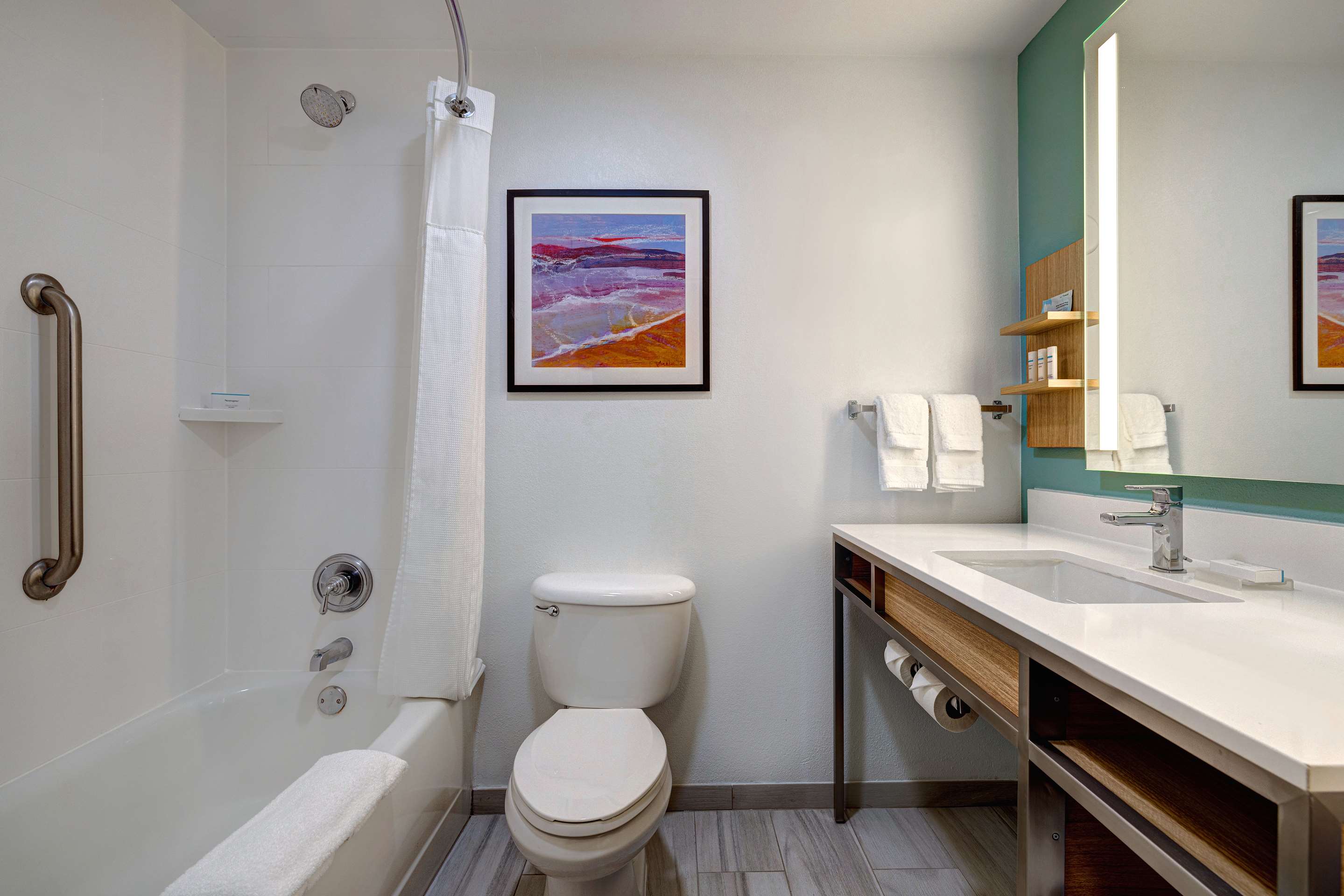 Guest room bath