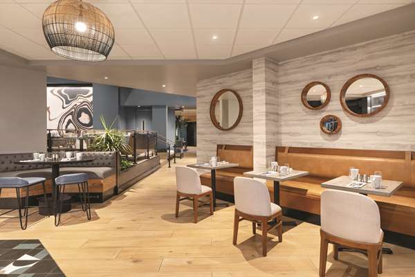 Amenities - DoubleTree Suites by Hilton Hotel Tampa Bay